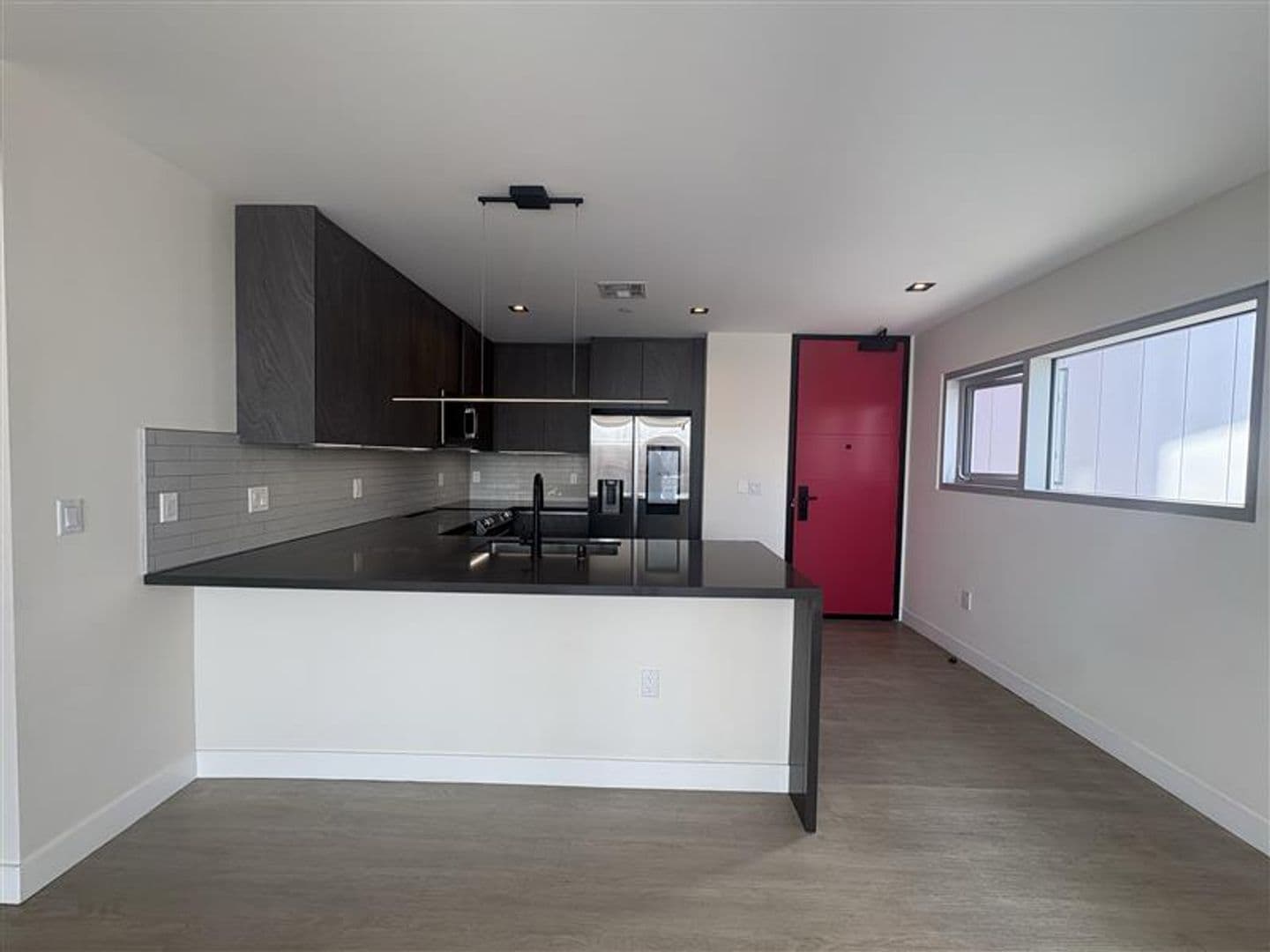 Long Beach Apartment: 495 Promenade Ave