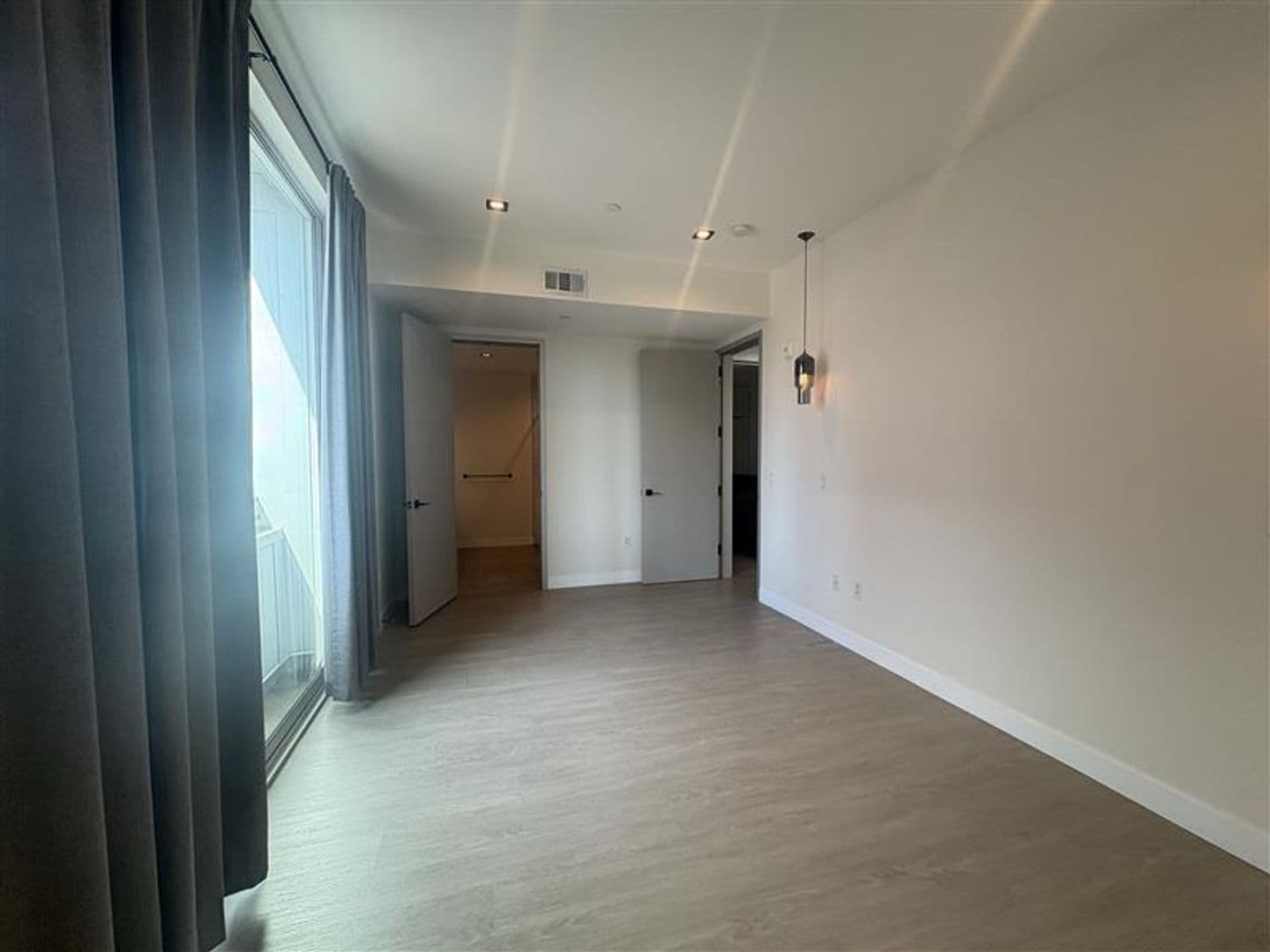 Long Beach Apartment: 495 Promenade Ave