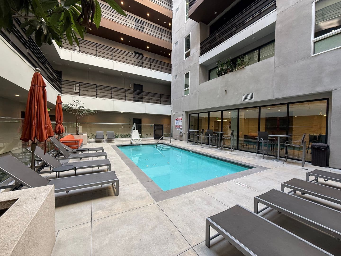 Los Angeles Apartment: 535 S Kingsley Dr. - 413