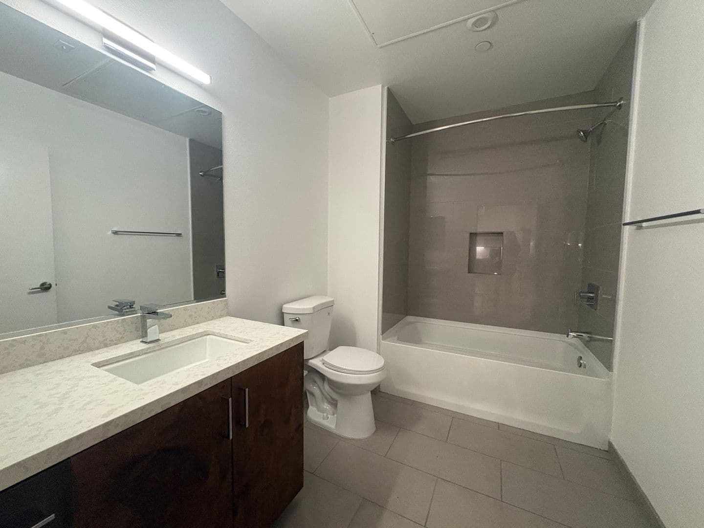 Los Angeles Apartment: 535 S Kingsley Dr. - 413