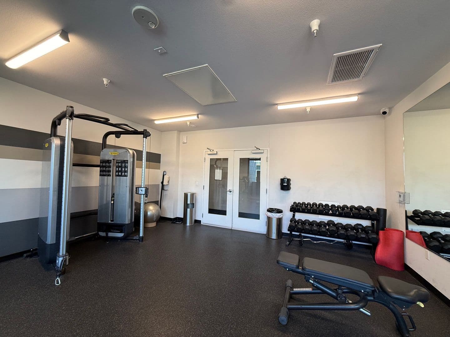 Los Angeles Apartment: 535 S Kingsley Dr. - 413