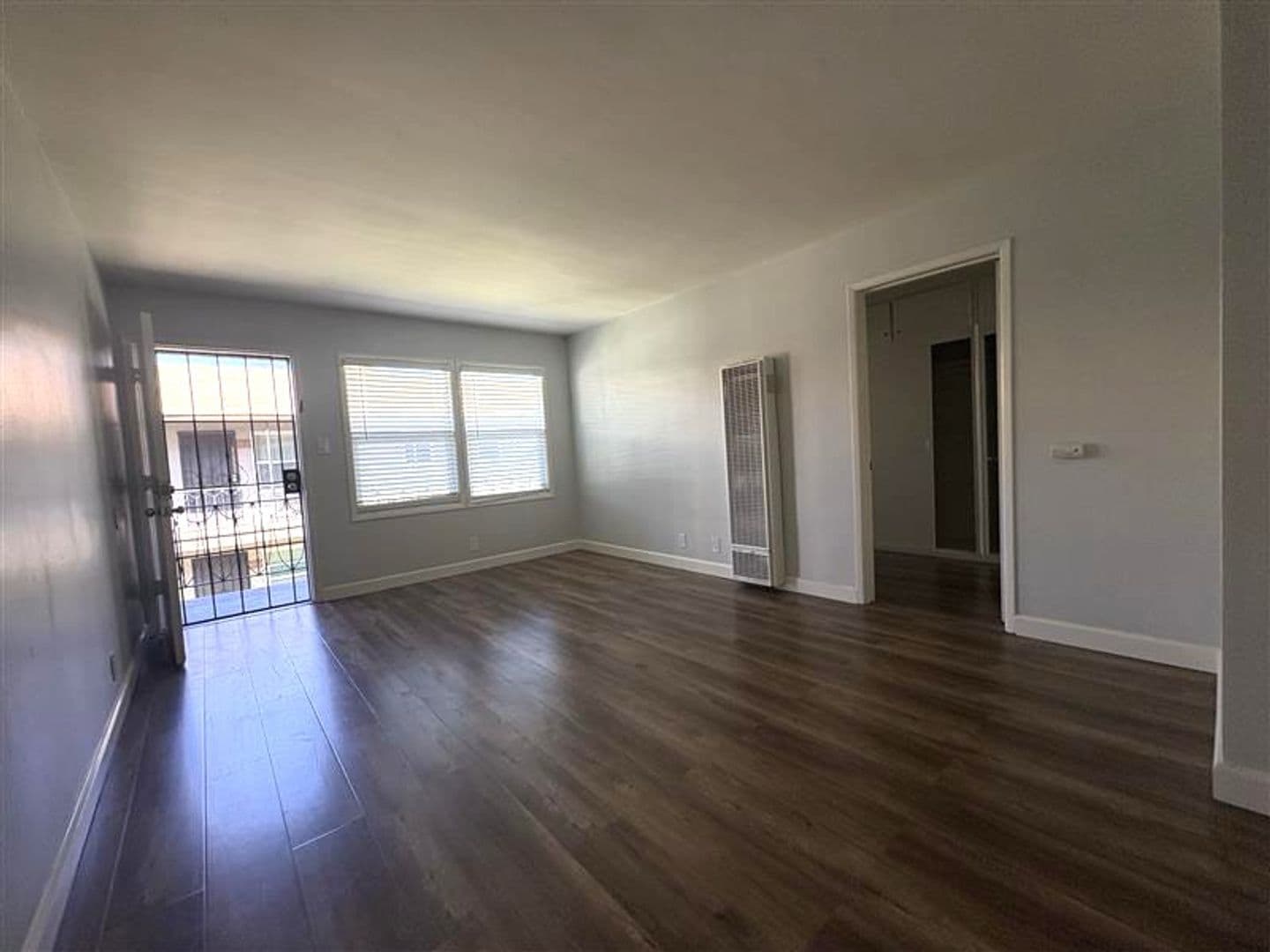 Long Beach Apartment: 201-209 E 12th St