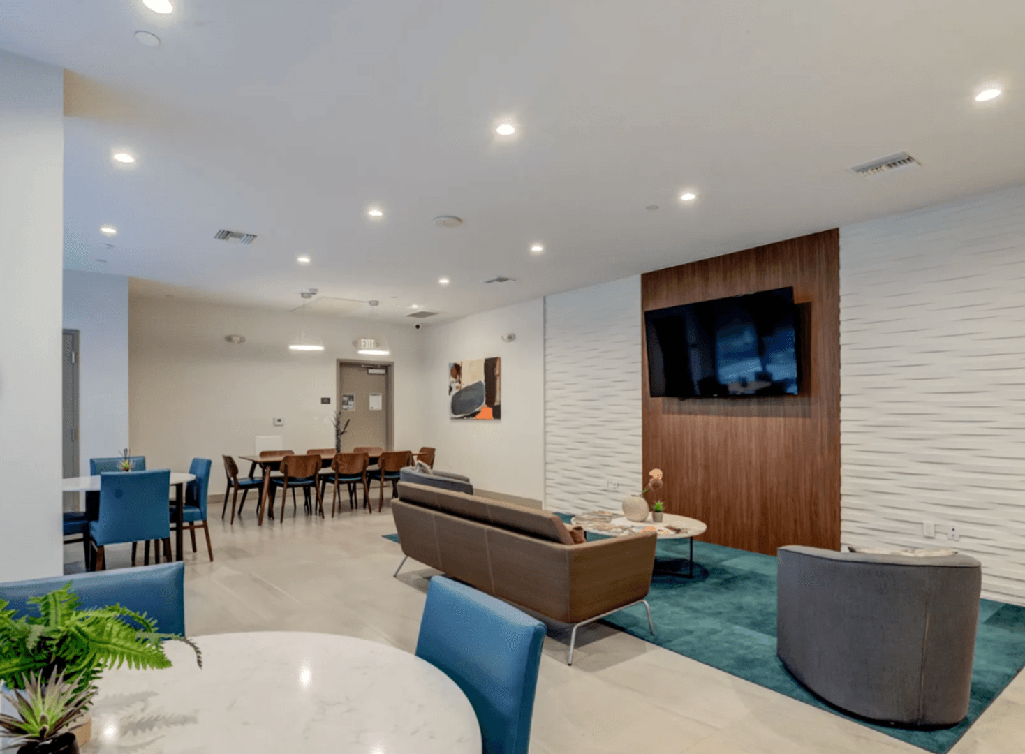 Los Angeles Apartment: 535 S Kingsley Dr. - 201