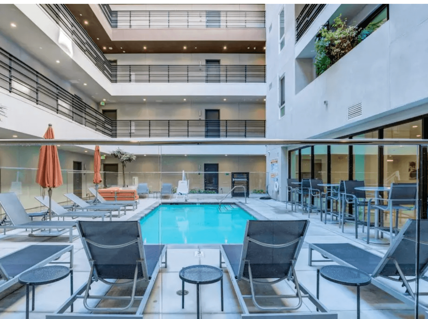 Los Angeles Apartment: 535 S Kingsley Dr. - 706