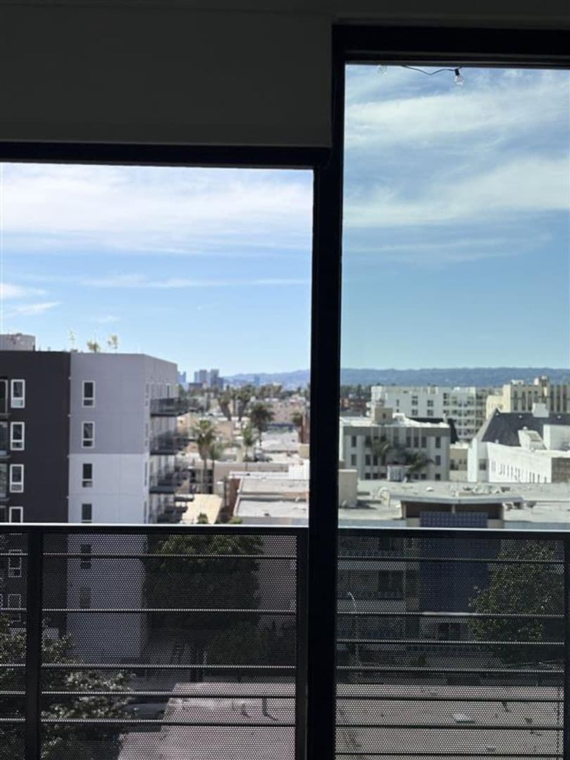 Los Angeles Apartment: 535 S Kingsley Dr. - 312