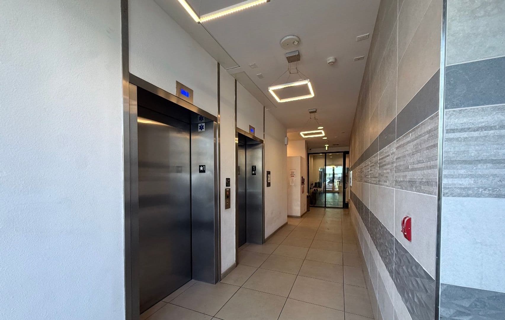 Los Angeles Apartment: 535 S Kingsley Dr. - 413