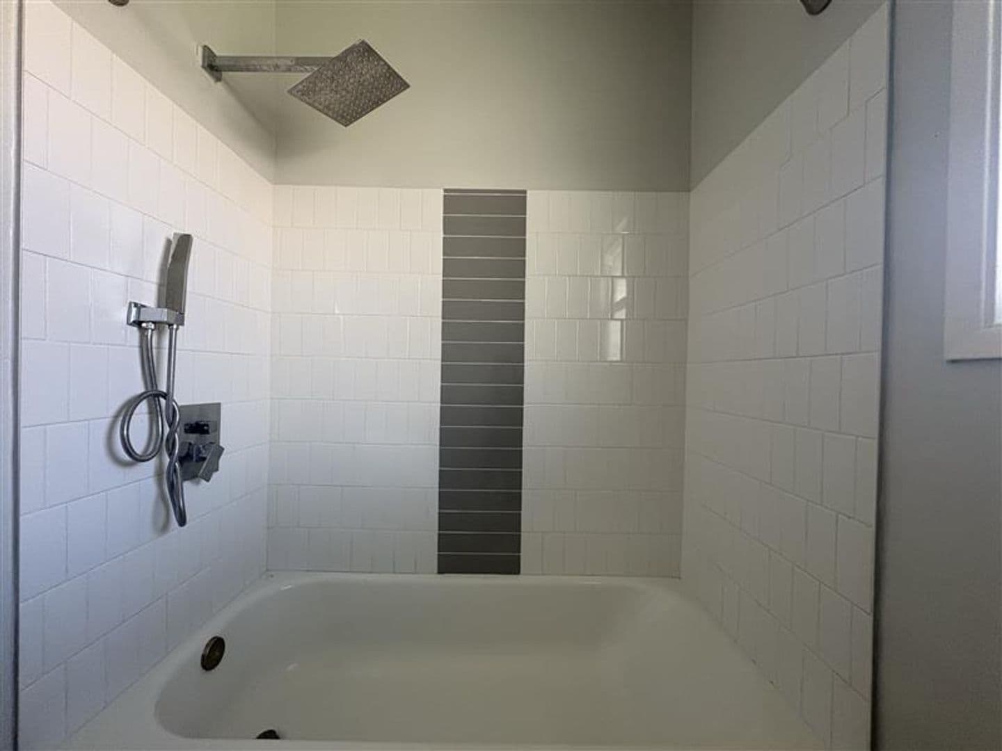 Long Beach Apartment: 201-209 E 12th St