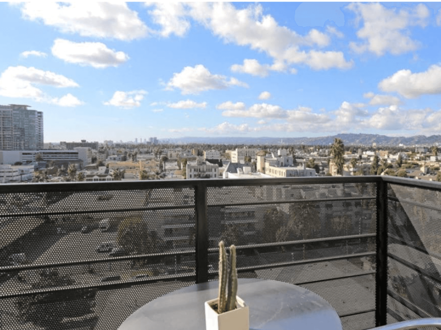 Los Angeles Apartment: 535 S Kingsley Dr. - 511