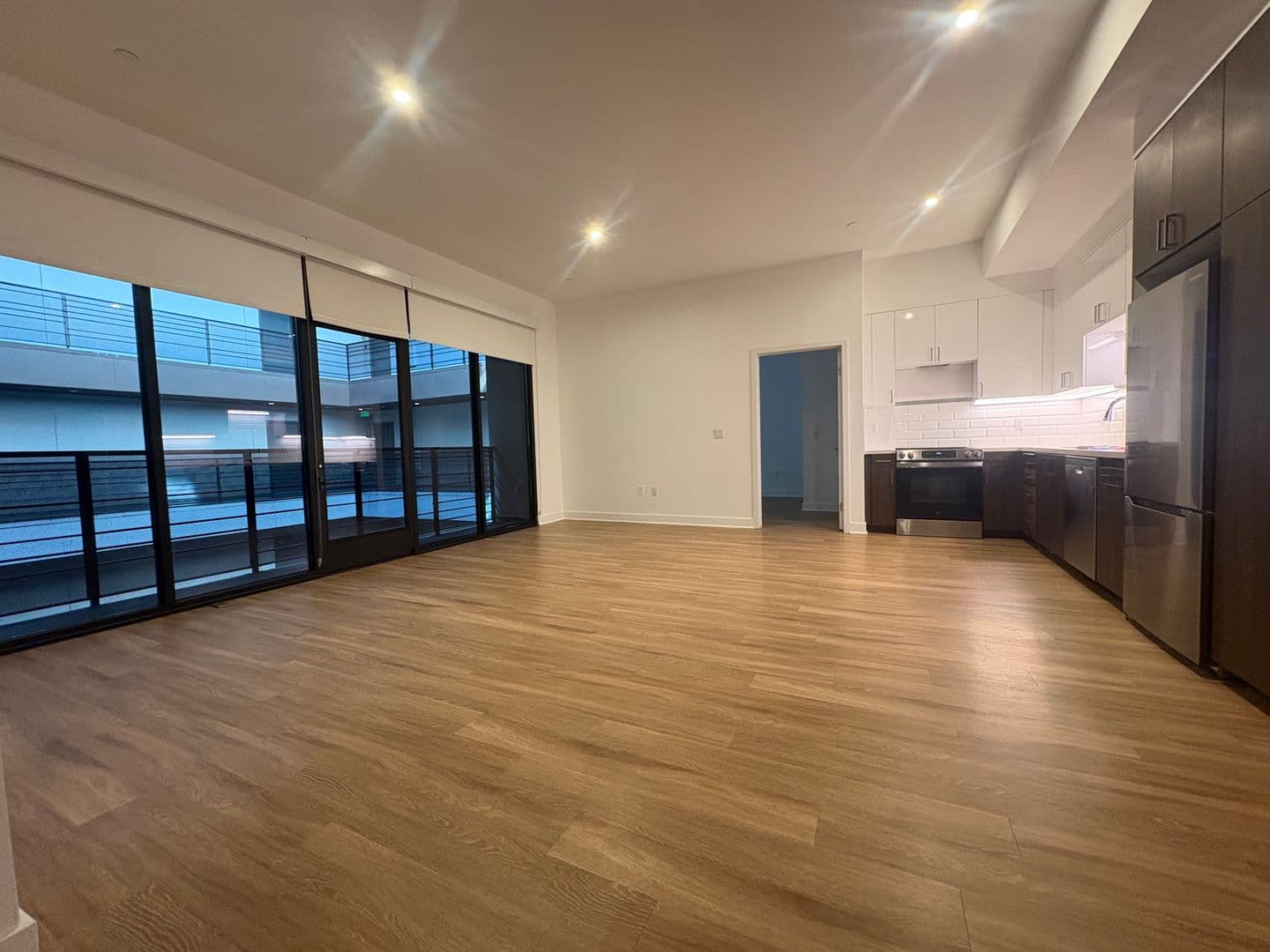 Los Angeles Apartment: 535 S Kingsley Dr. - 413