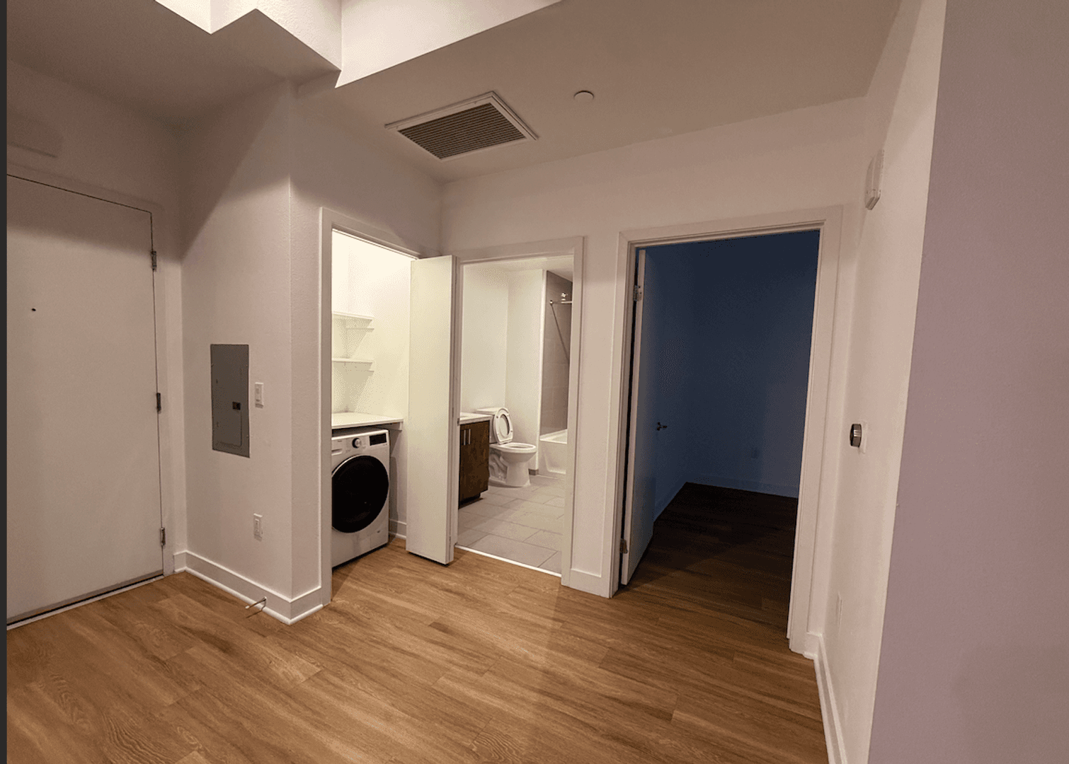 Los Angeles Apartment: 535 S Kingsley Dr. - 413
