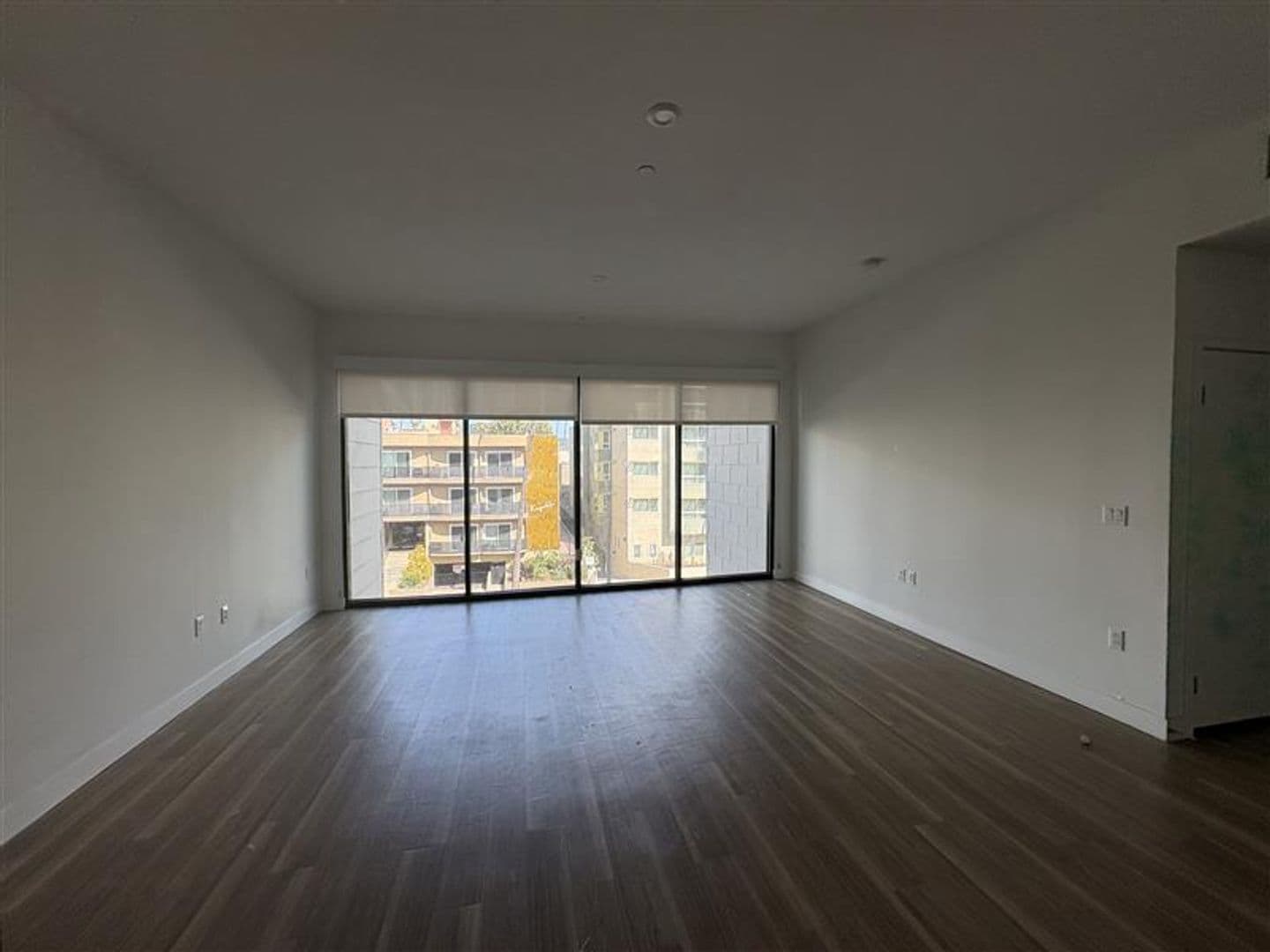 Los Angeles Apartment: 535 S Kingsley Dr. - 312