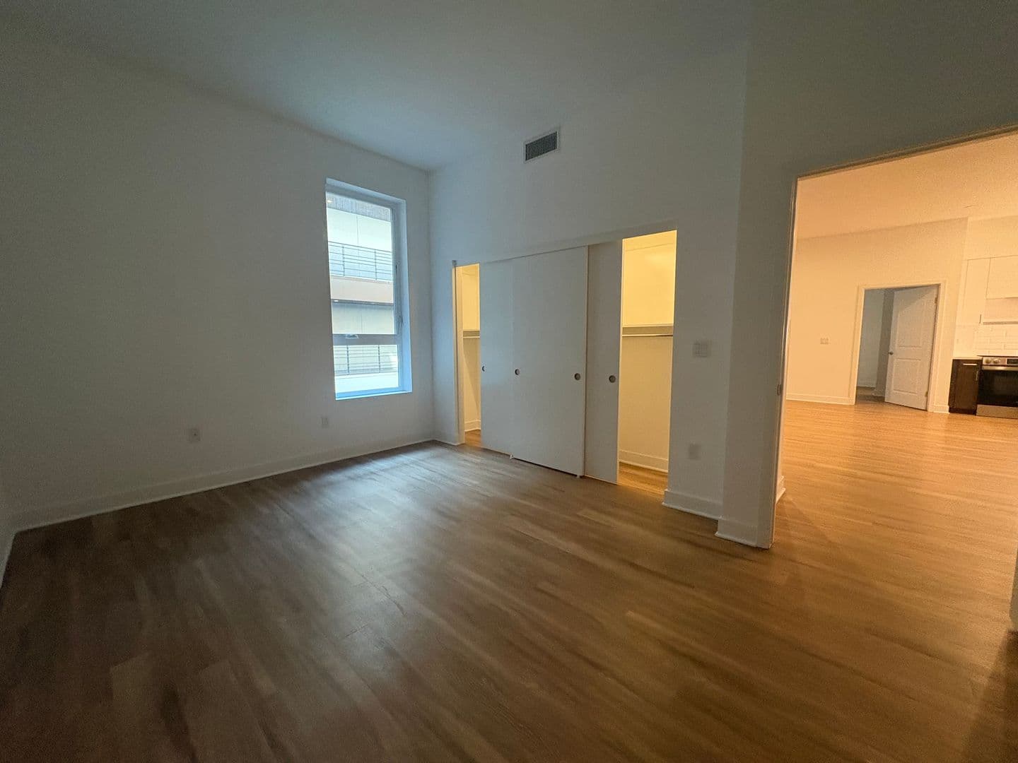 Los Angeles Apartment: 535 S Kingsley Dr. - 413