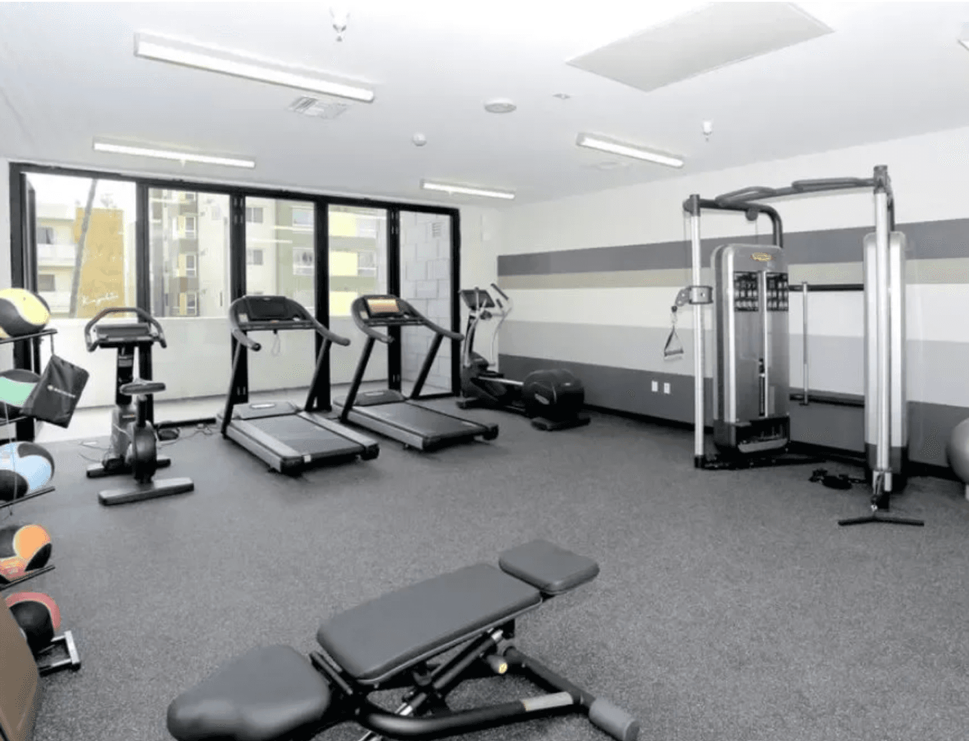 Los Angeles Apartment: 535 S Kingsley Dr. - 606