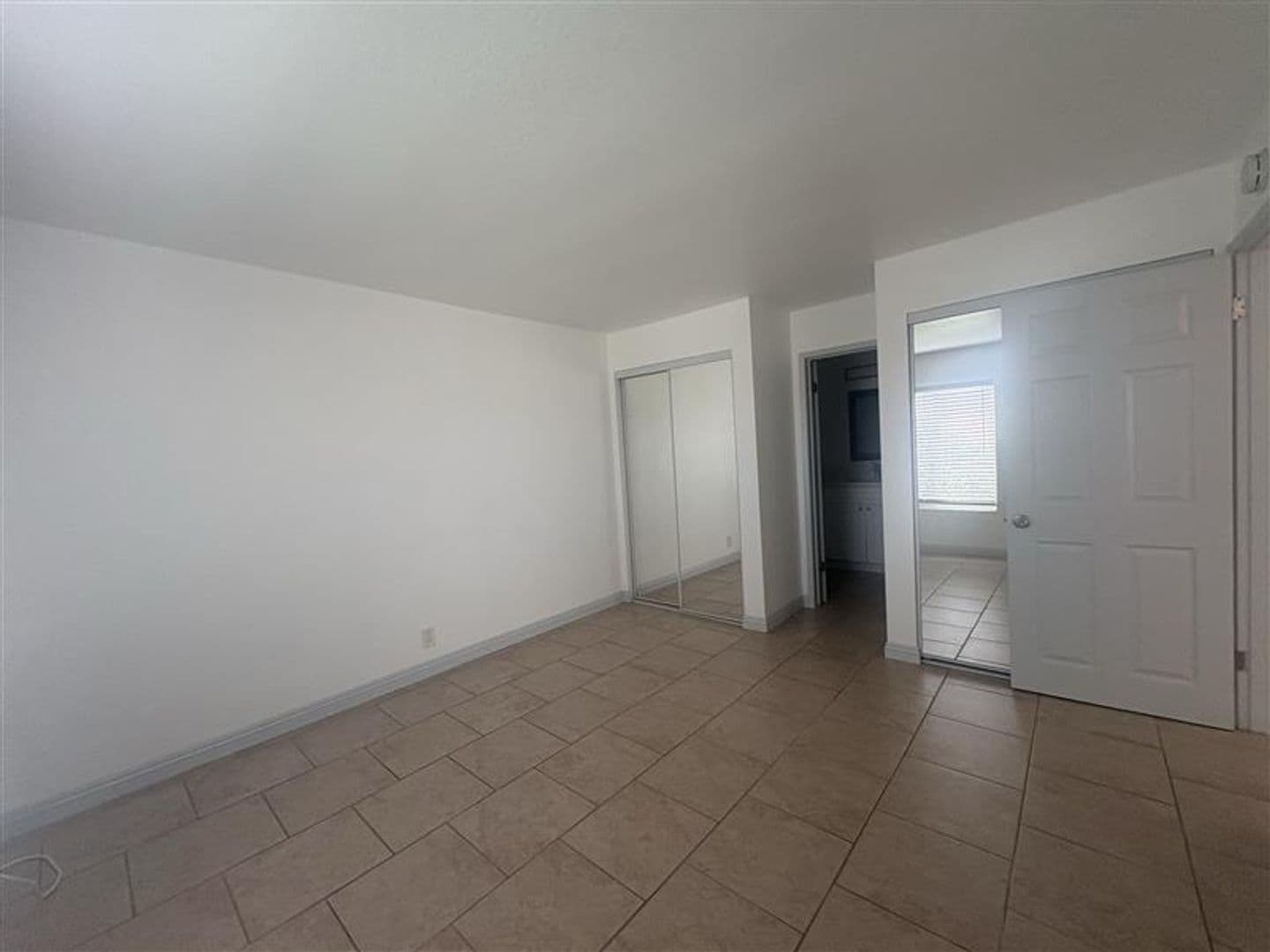 Long Beach Apartment: 1518 E. 3rd St