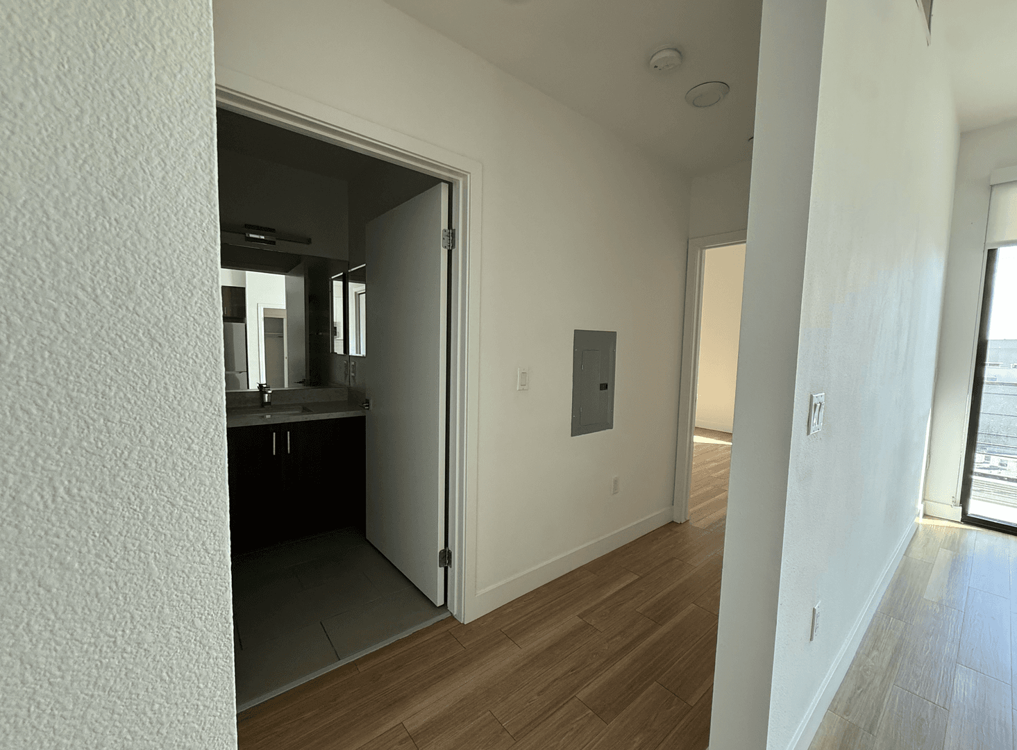 Los Angeles Apartment: 535 S Kingsley Dr. - 602