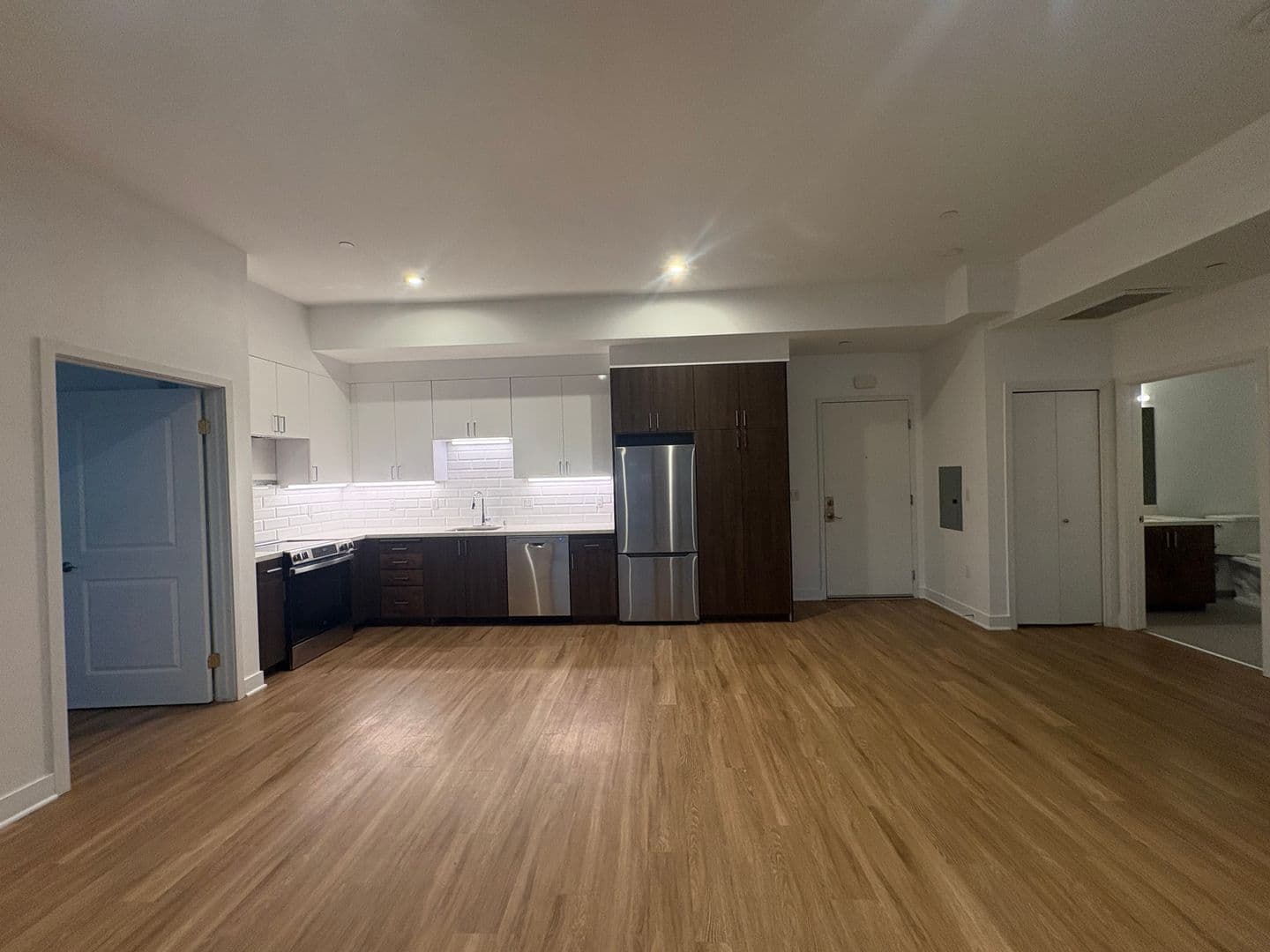 Los Angeles Apartment: 535 S Kingsley Dr. - 413