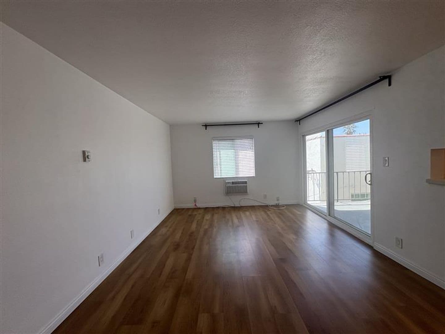 Long Beach Apartment: 1518 E. 3rd St