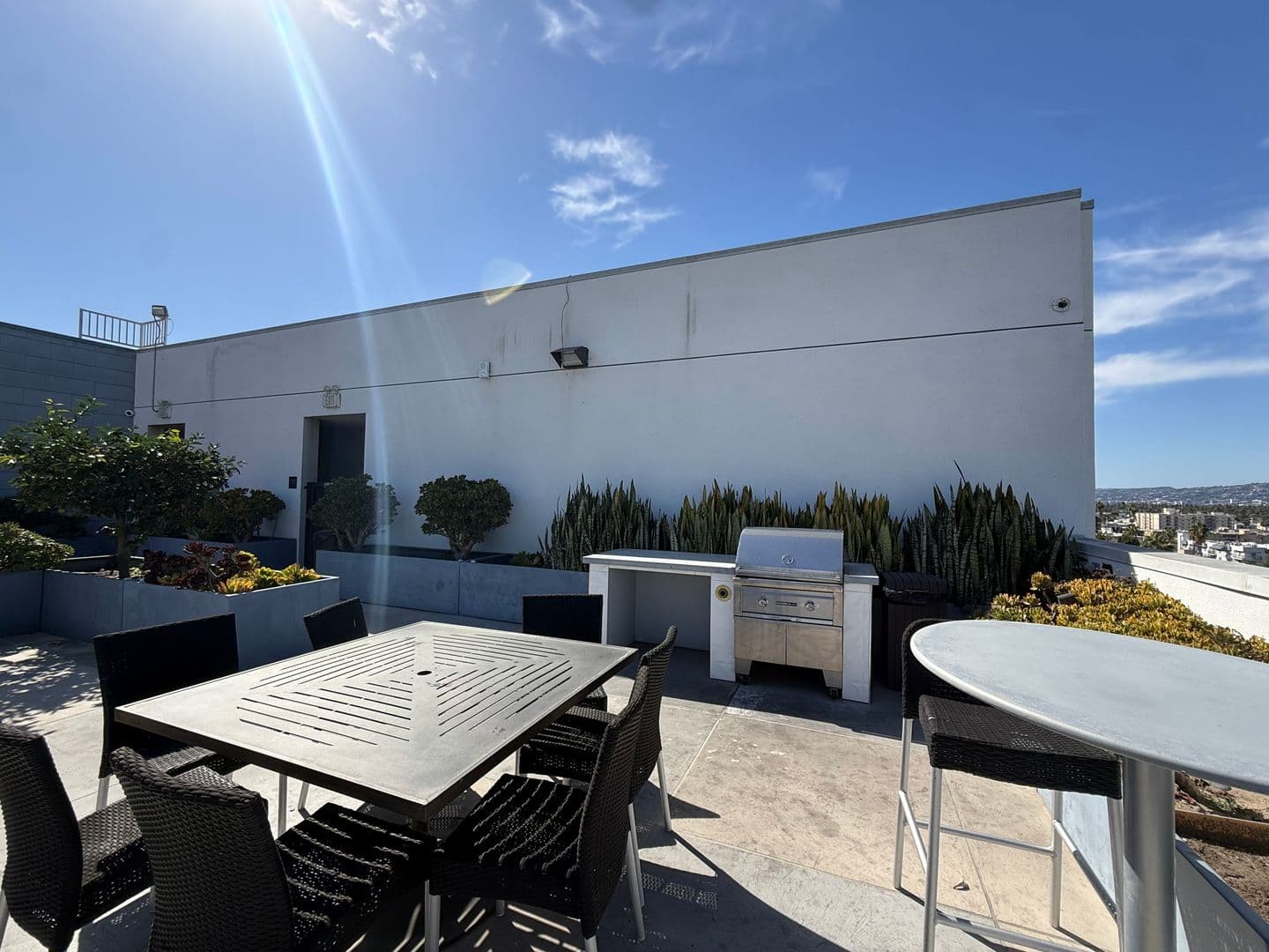 Los Angeles Apartment: 535 S Kingsley Dr. - 413