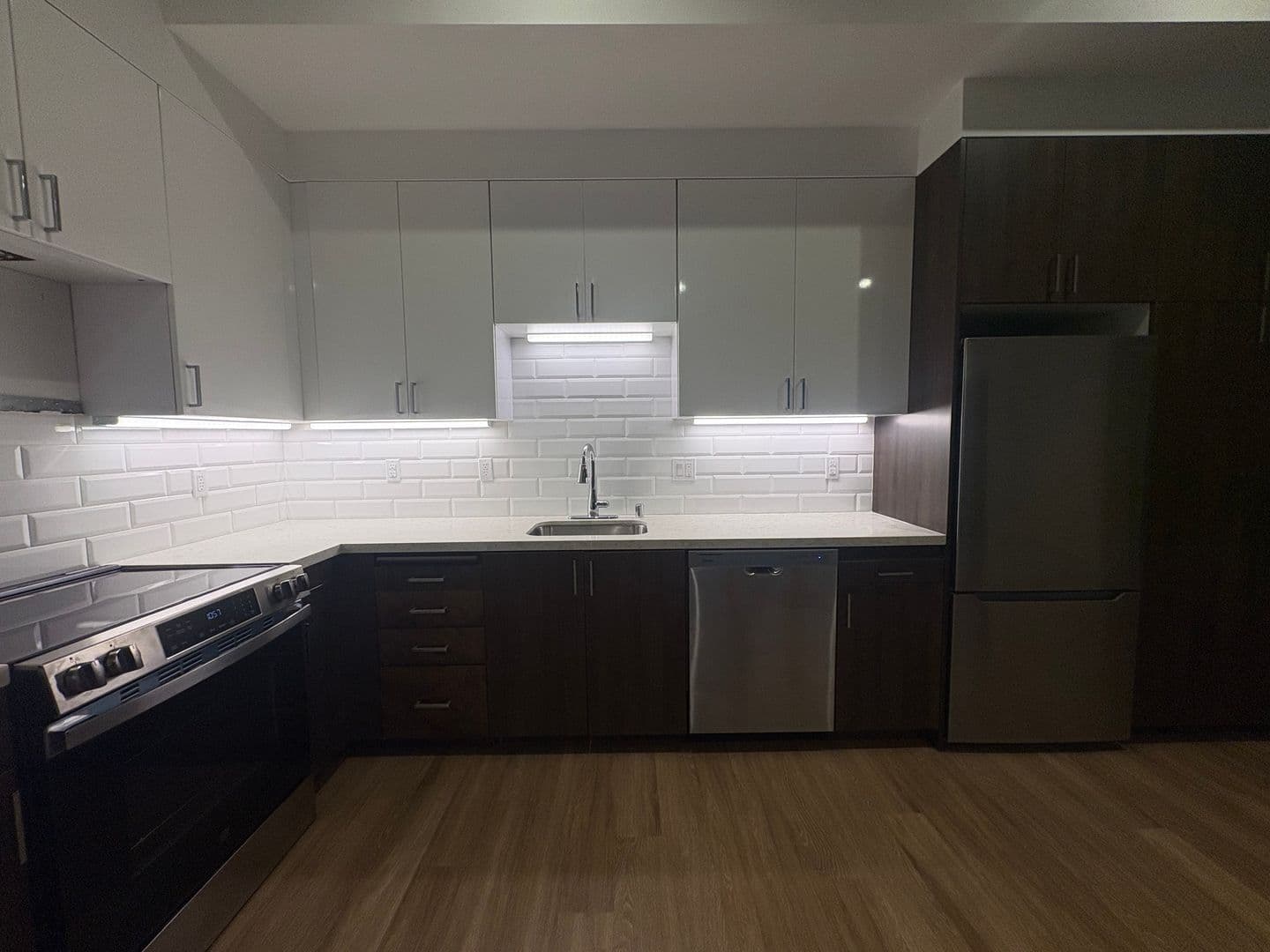 Los Angeles Apartment: 535 S Kingsley Dr. - 413