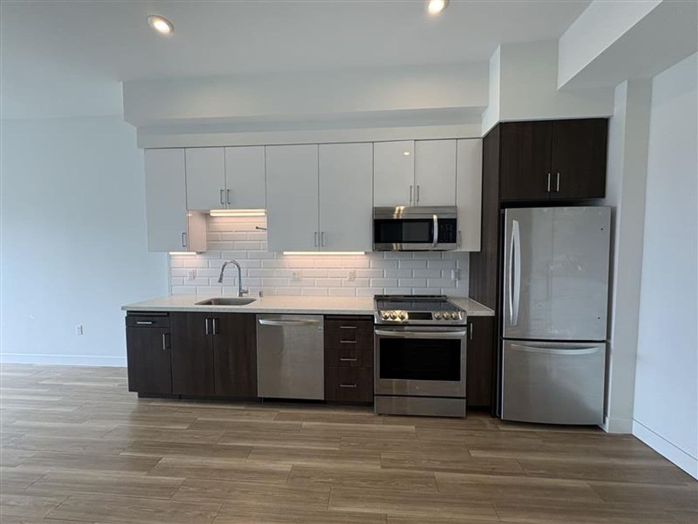 Los Angeles Apartment: 535 S Kingsley Dr. - 706