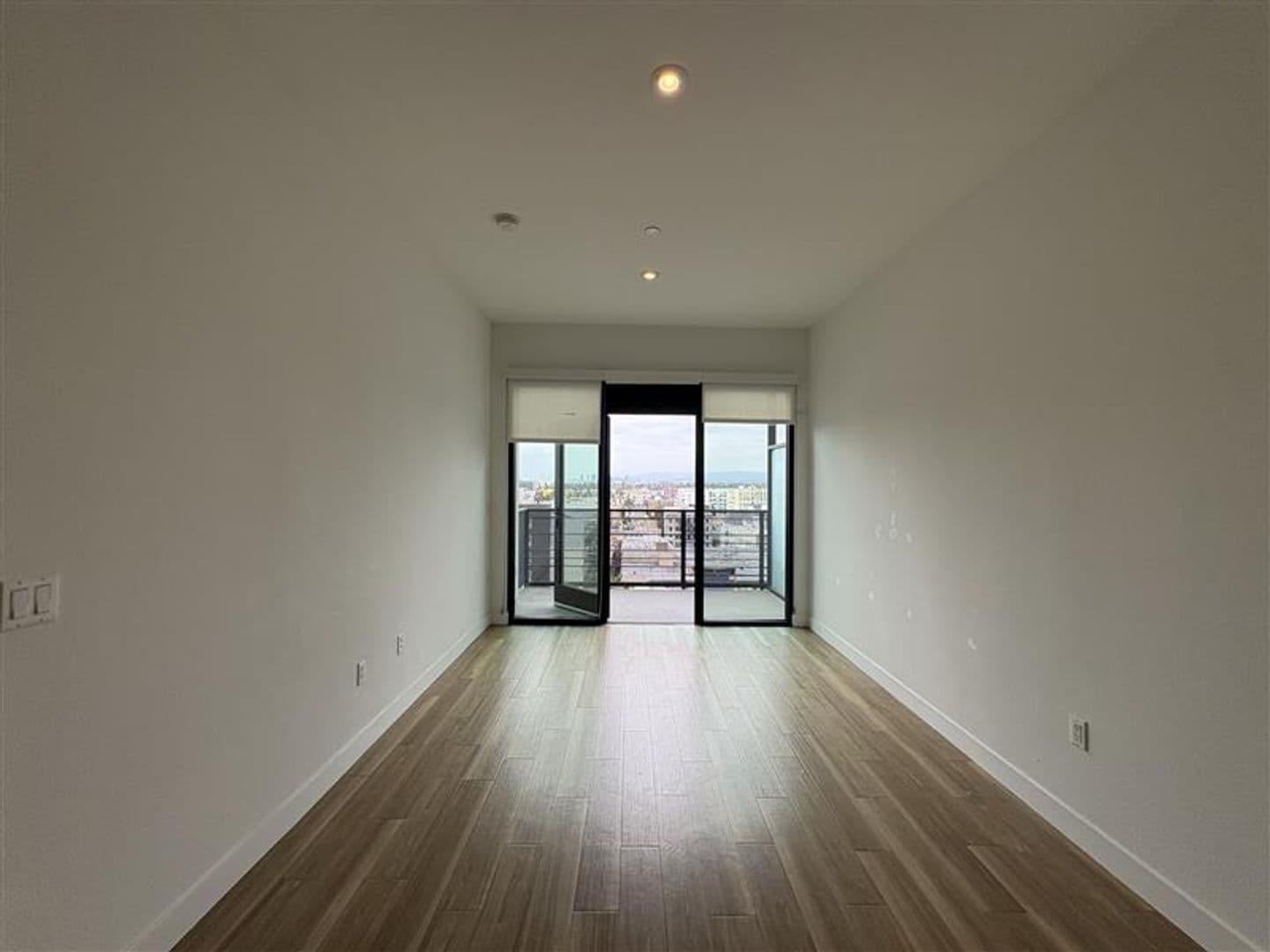 Los Angeles Apartment: 535 S Kingsley Dr. - 706