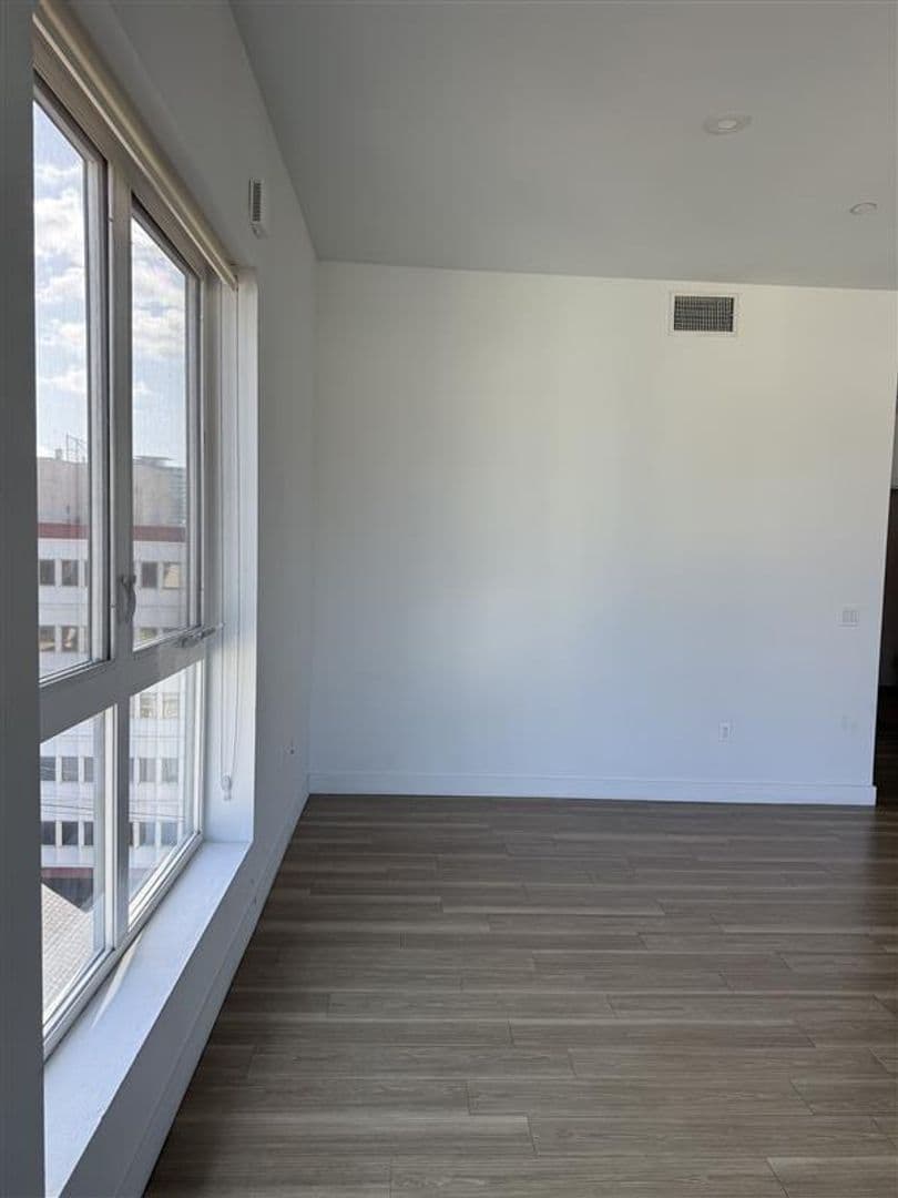 Los Angeles Apartment: 535 S Kingsley Dr. - 201