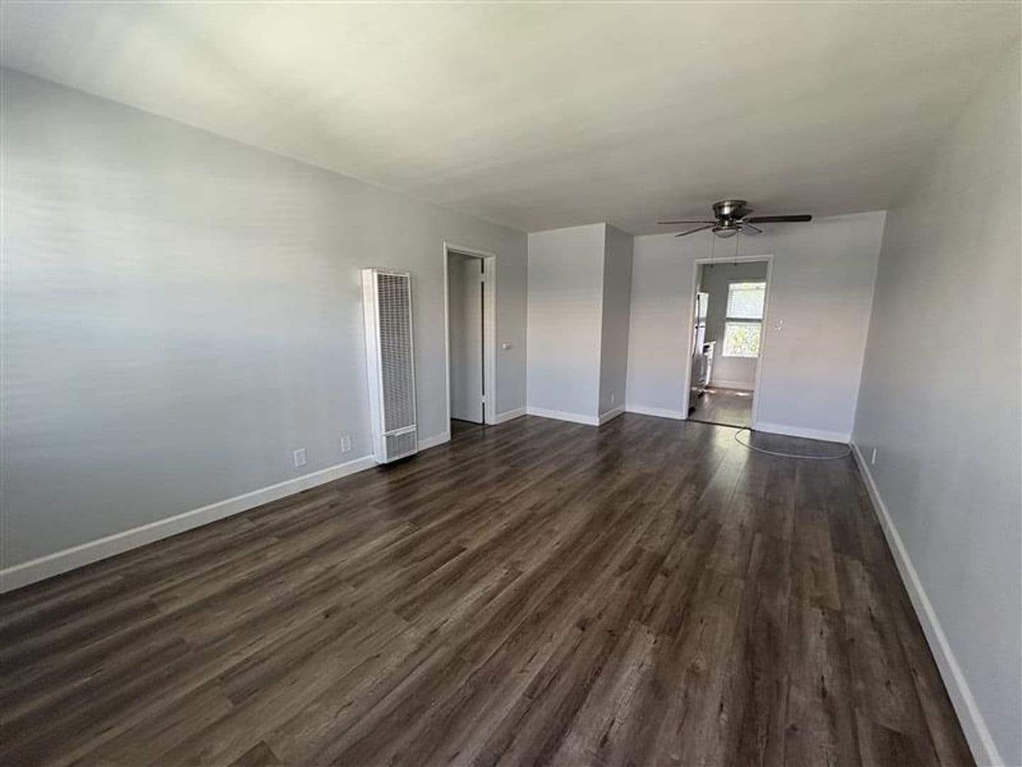 Long Beach Apartment: 201-209 E 12th St