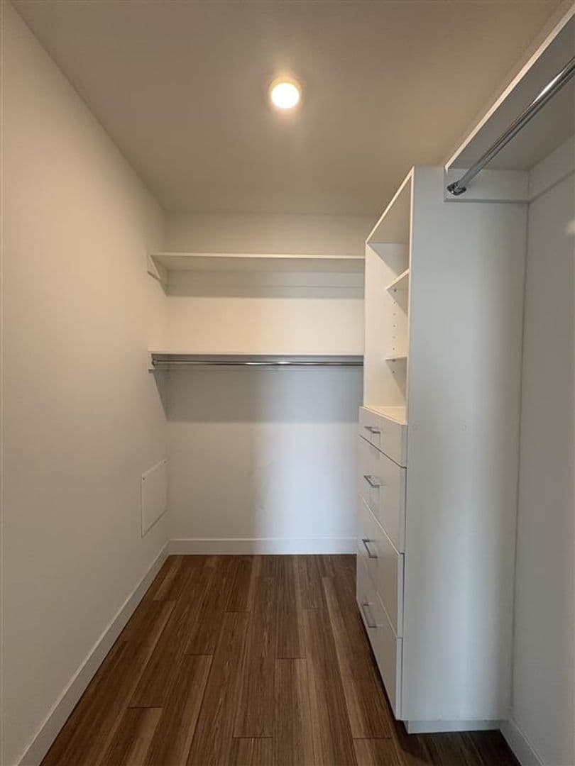 Los Angeles Apartment: 535 S Kingsley Dr. - 706