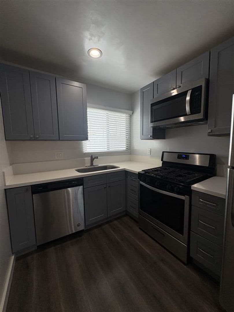 Venice Apartment: 2727-2741 Abbot Kinney Blvd