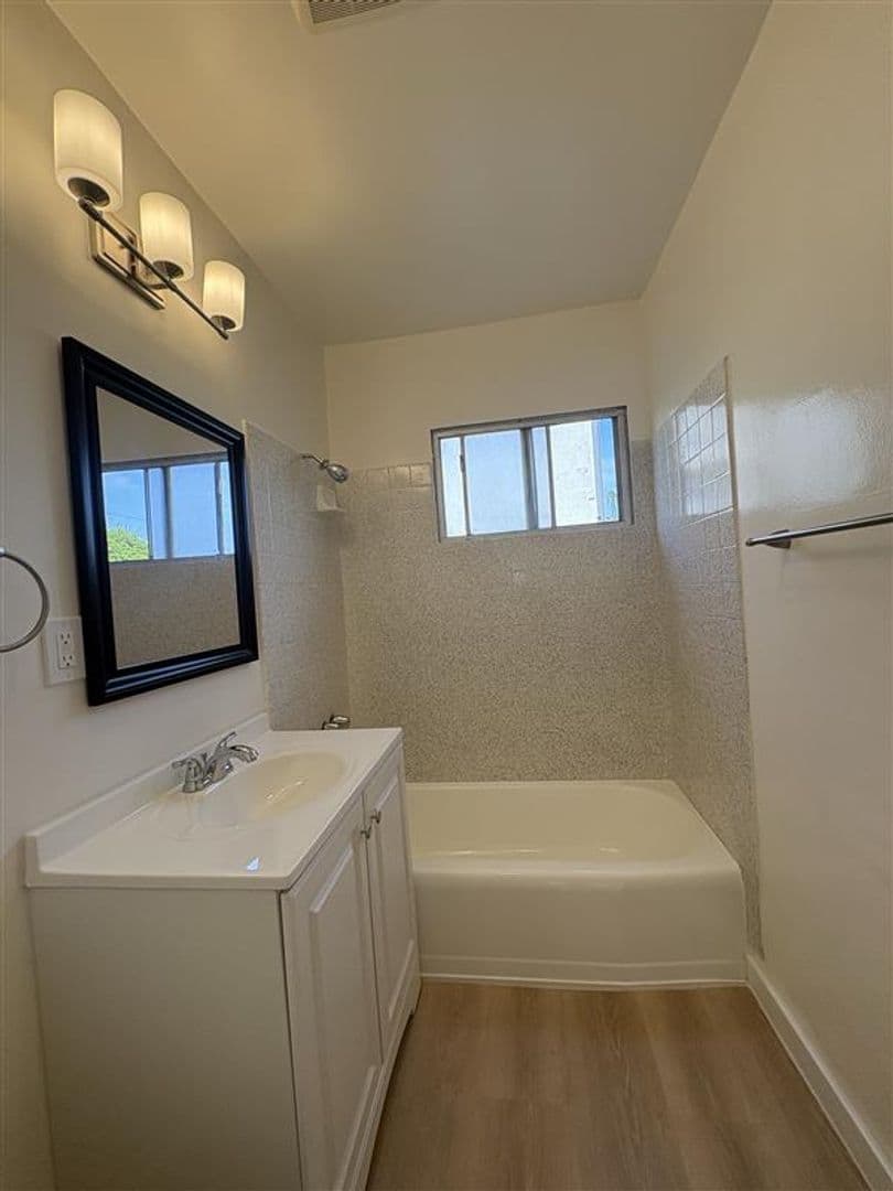 Venice Apartment: 2727-2741 Abbot Kinney Blvd