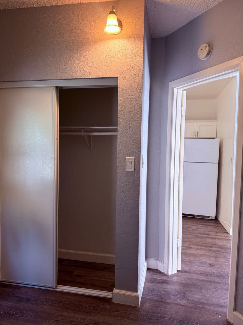 Long Beach Apartment: 1033 Hoffman Ave