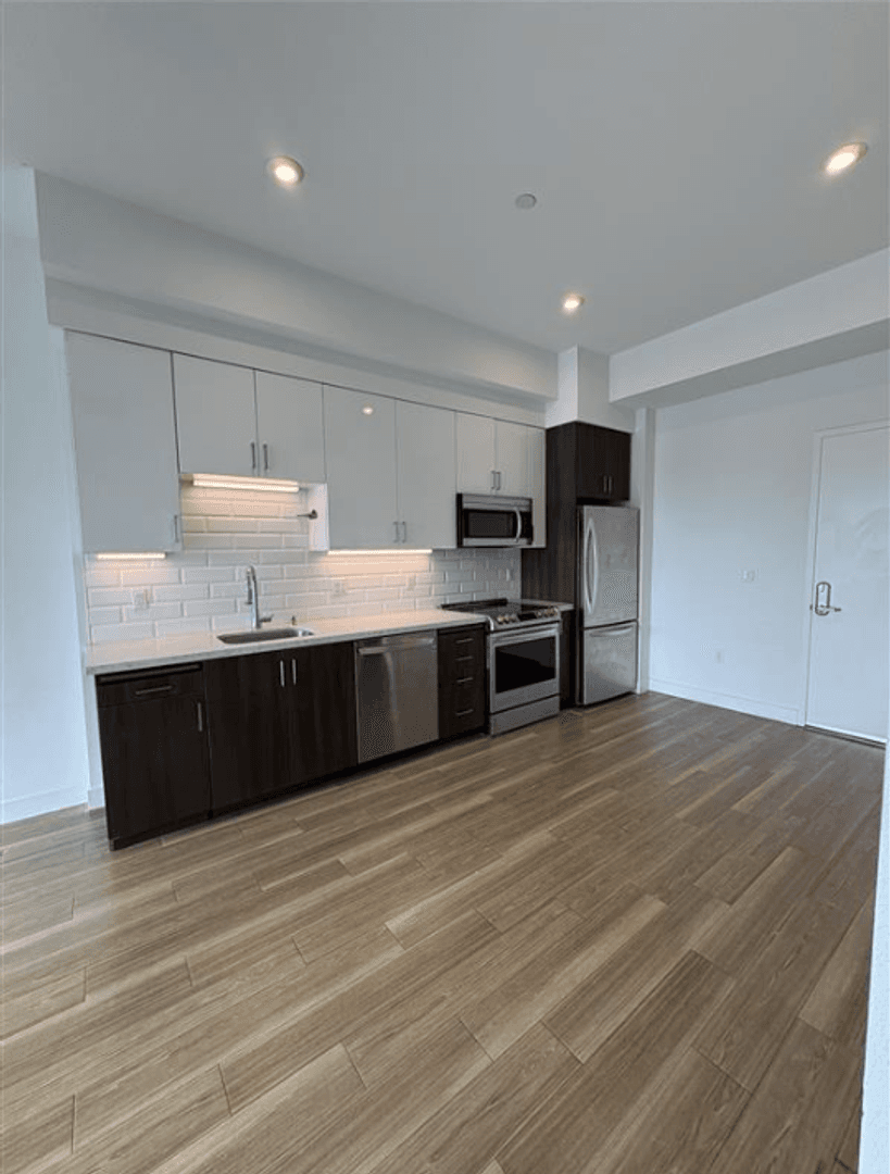 Los Angeles Apartment: 535 S Kingsley Dr. - 606