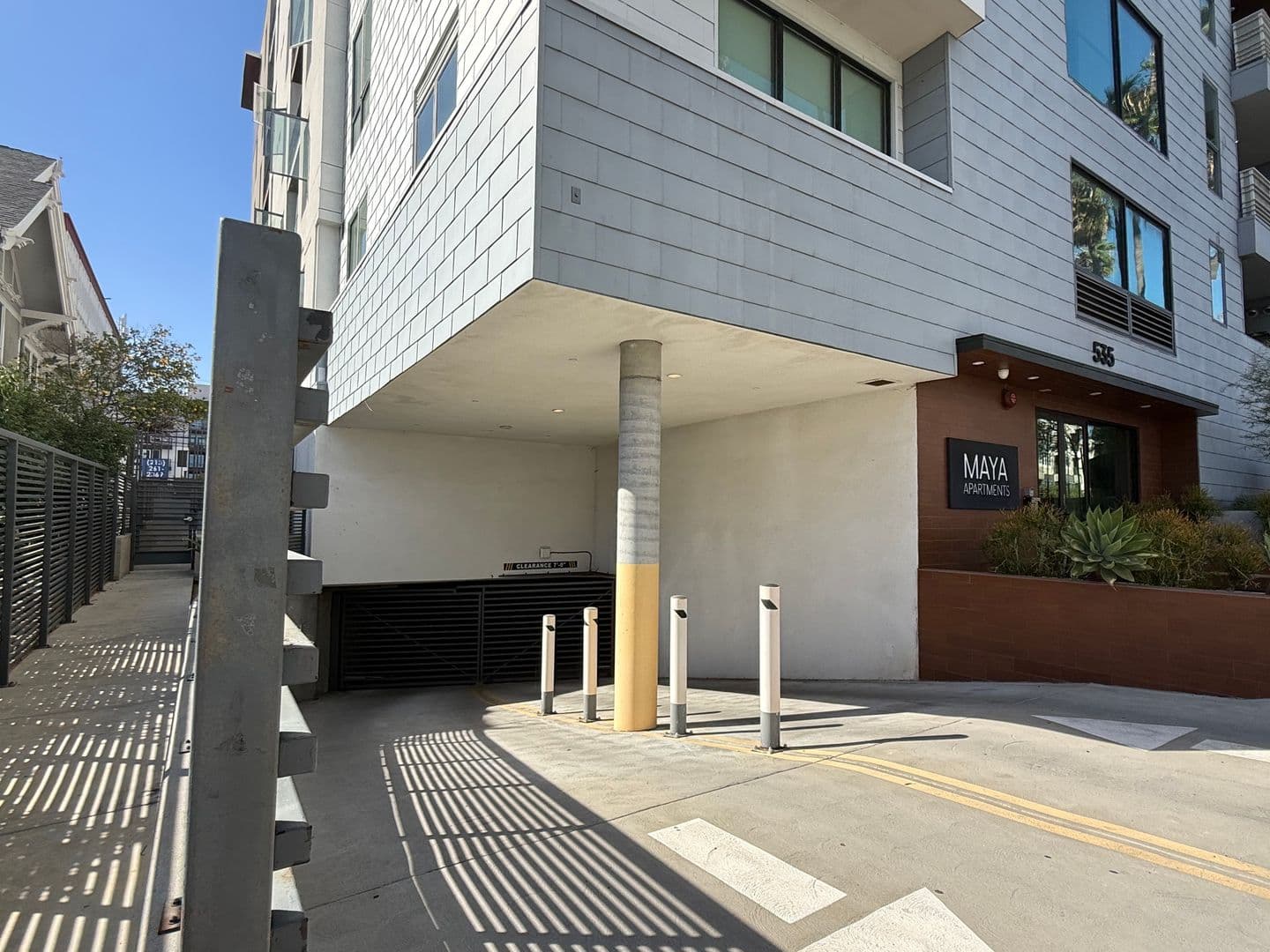 Los Angeles Apartment: 535 S Kingsley Dr. - 606