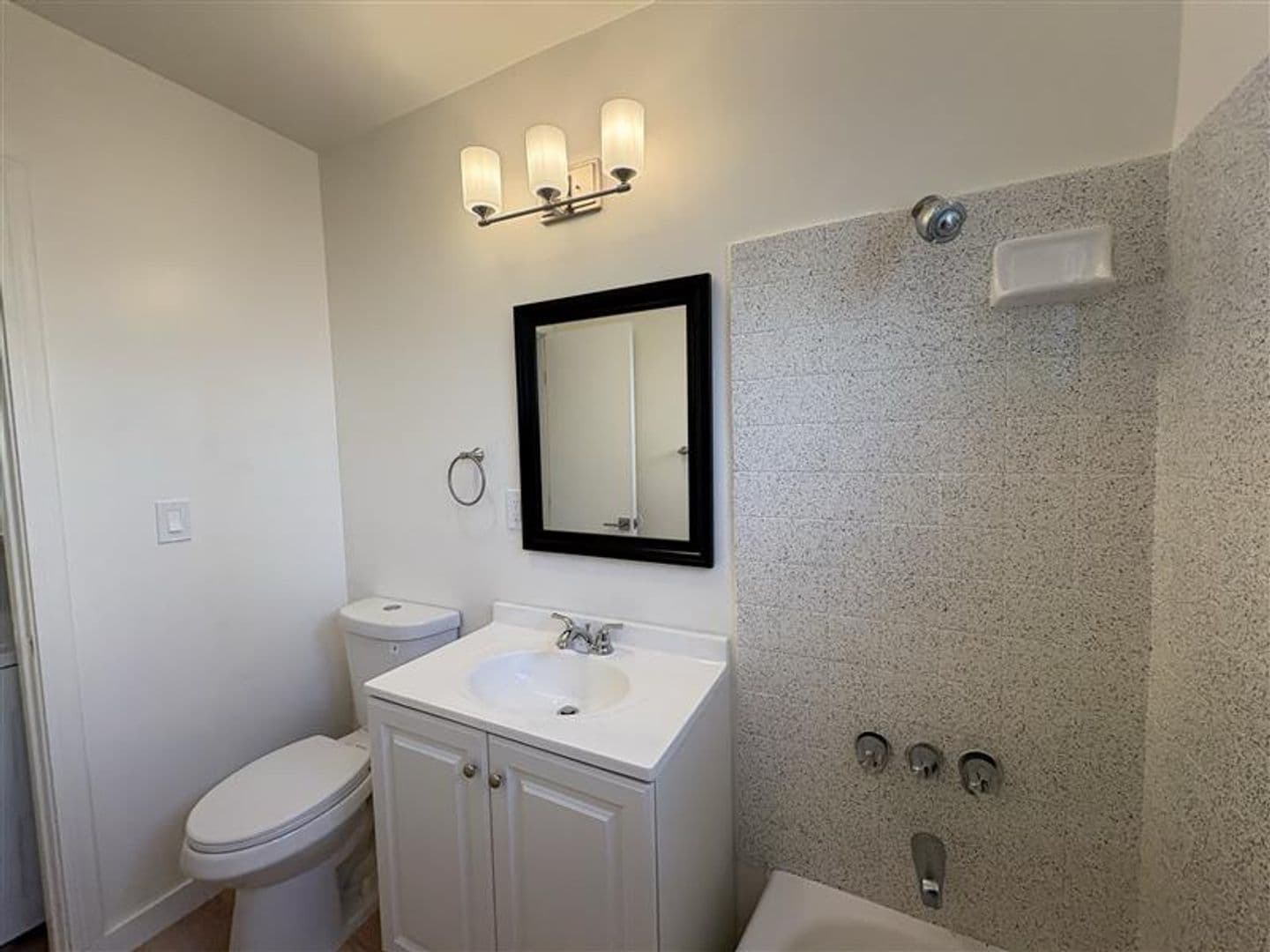 Venice Apartment: 2727-2741 Abbot Kinney Blvd