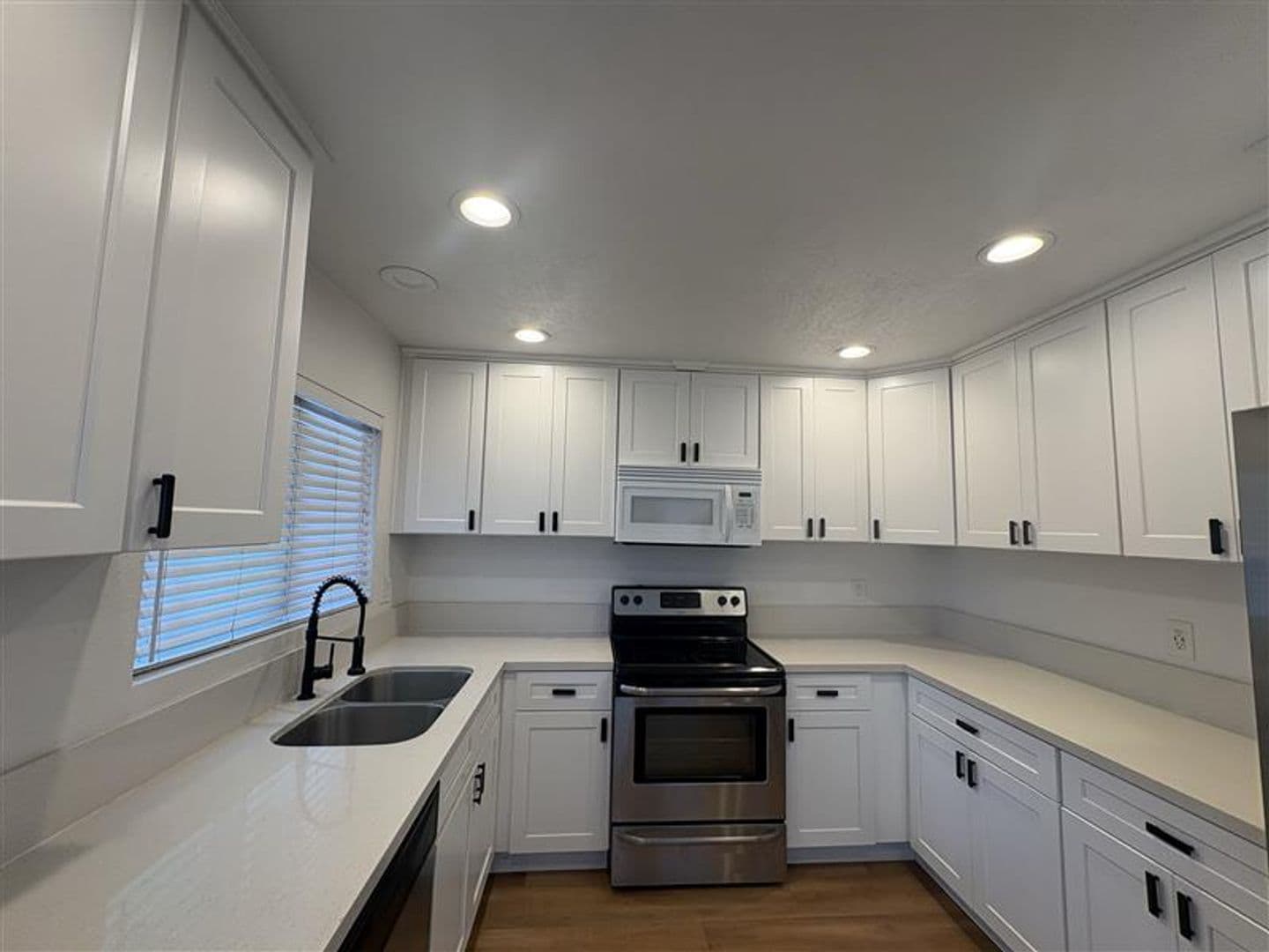 Long Beach Apartment: 1518 E. 3rd St