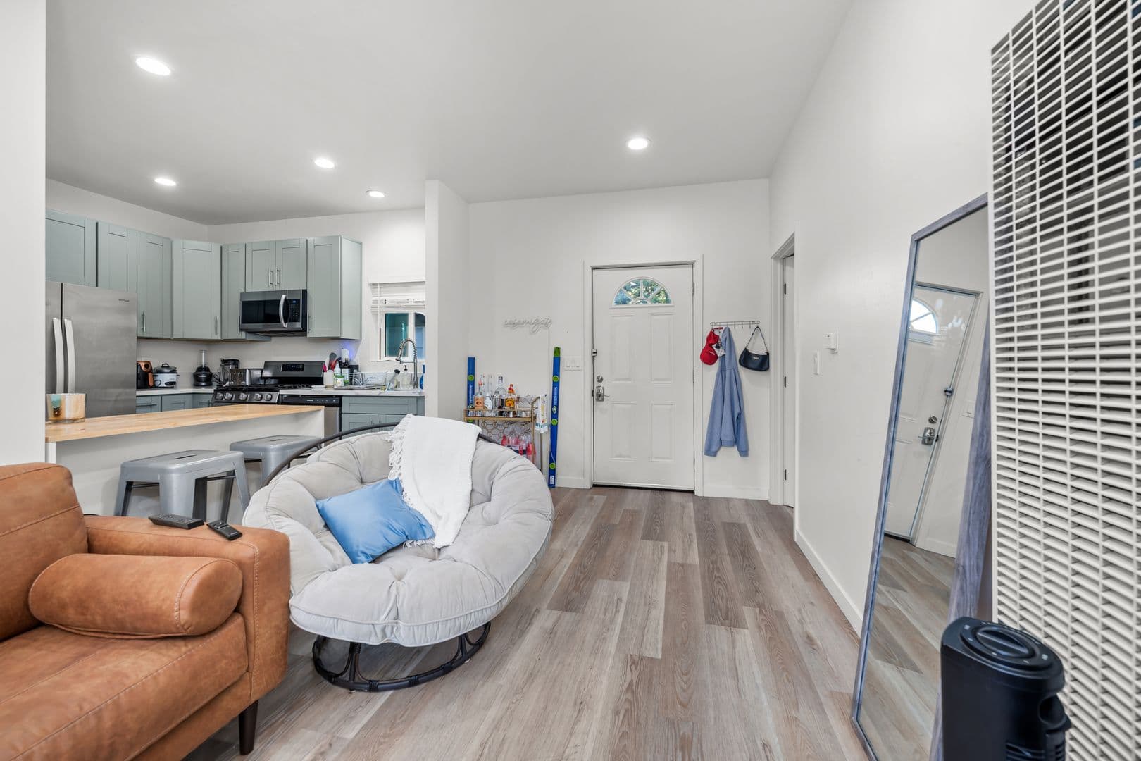 San Diego House: 5233 East Falls View Drive