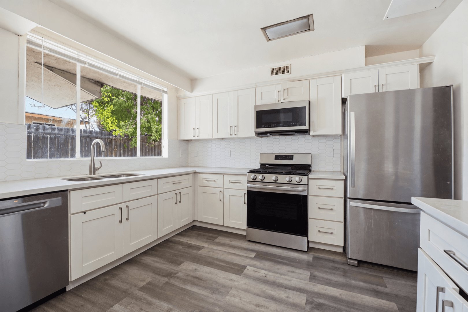 San Diego House: 5449-5451 Dorothy Drive