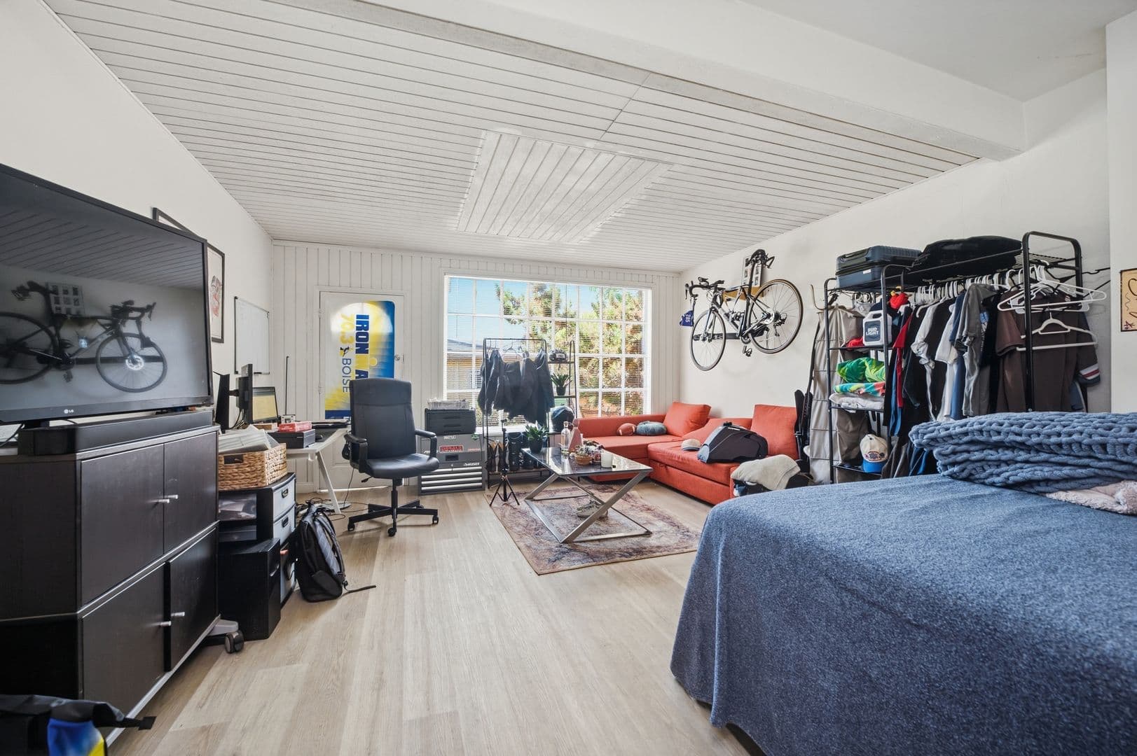 San Diego House: 5449-5451 Dorothy Drive