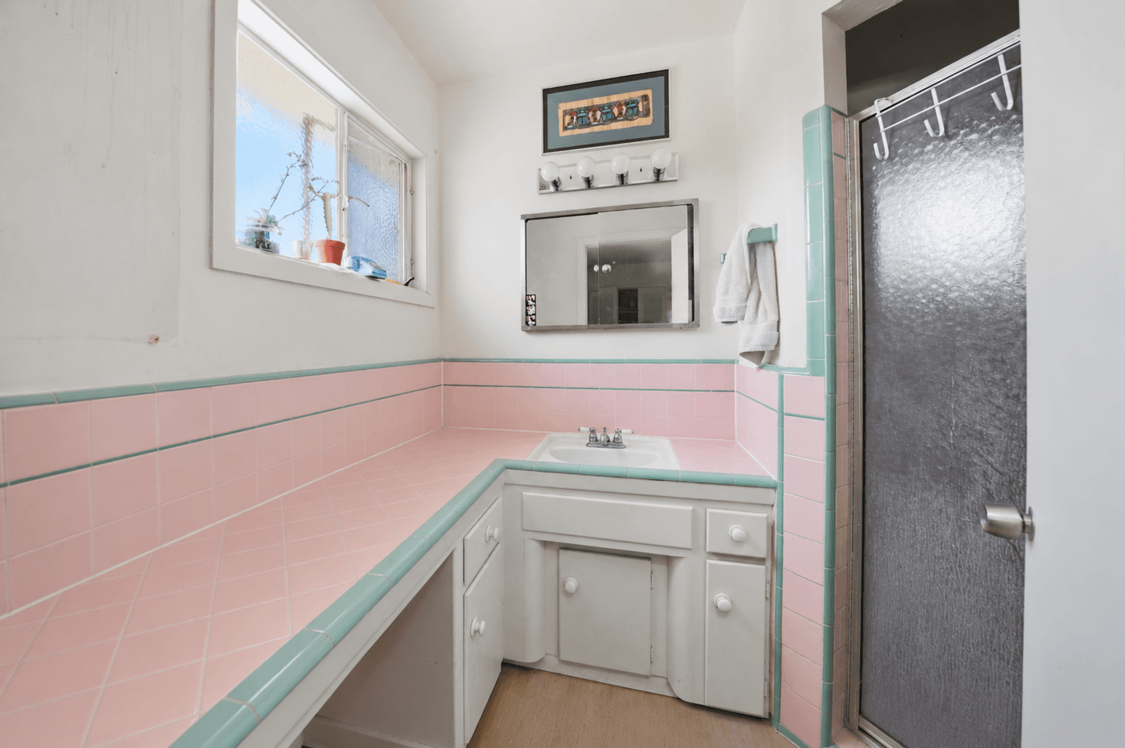 San Diego House: 5449-5451 Dorothy Drive