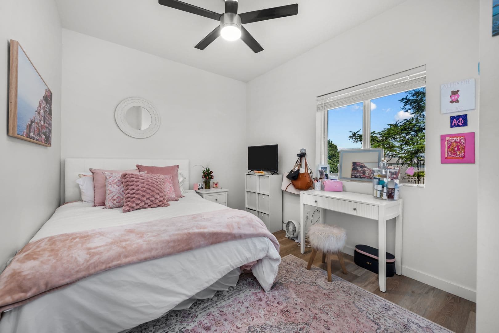 San Diego House: 5233 East Falls View Drive