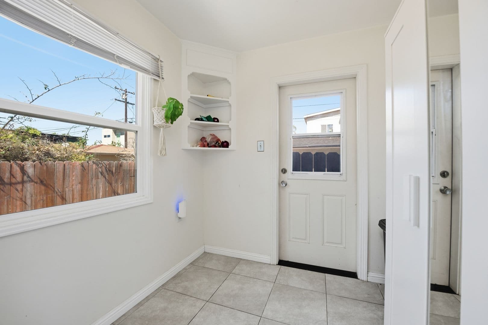 San Diego House: 6210 Pembroke Drive