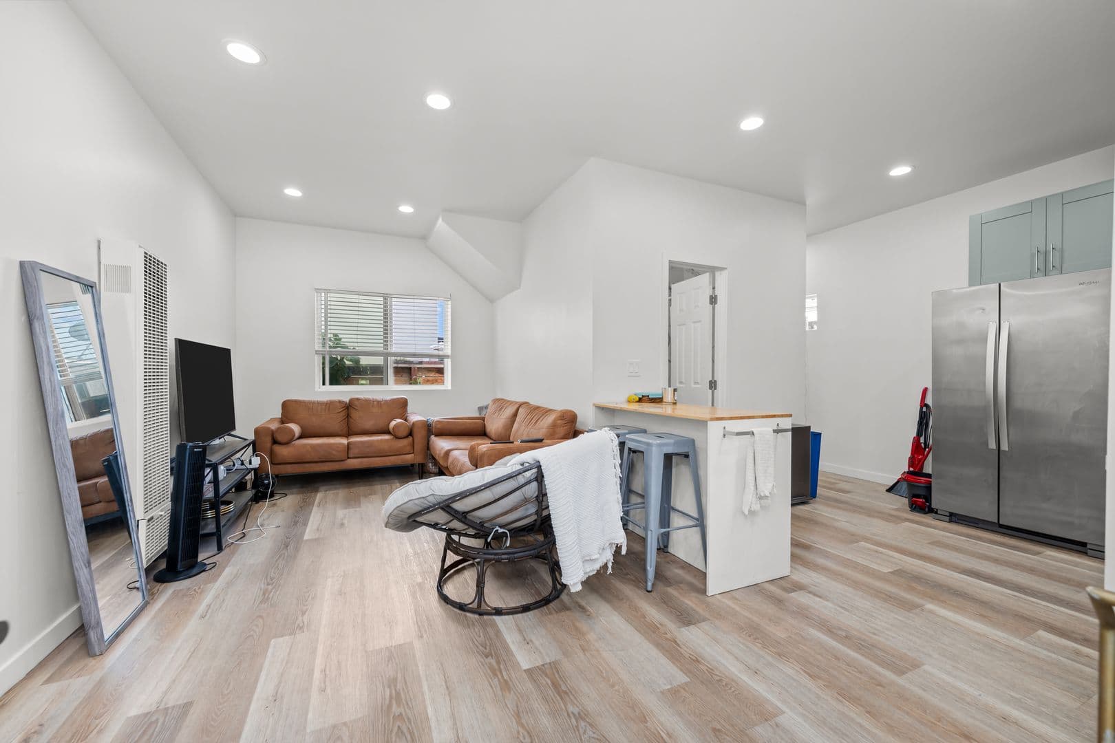 San Diego House: 5233 East Falls View Drive