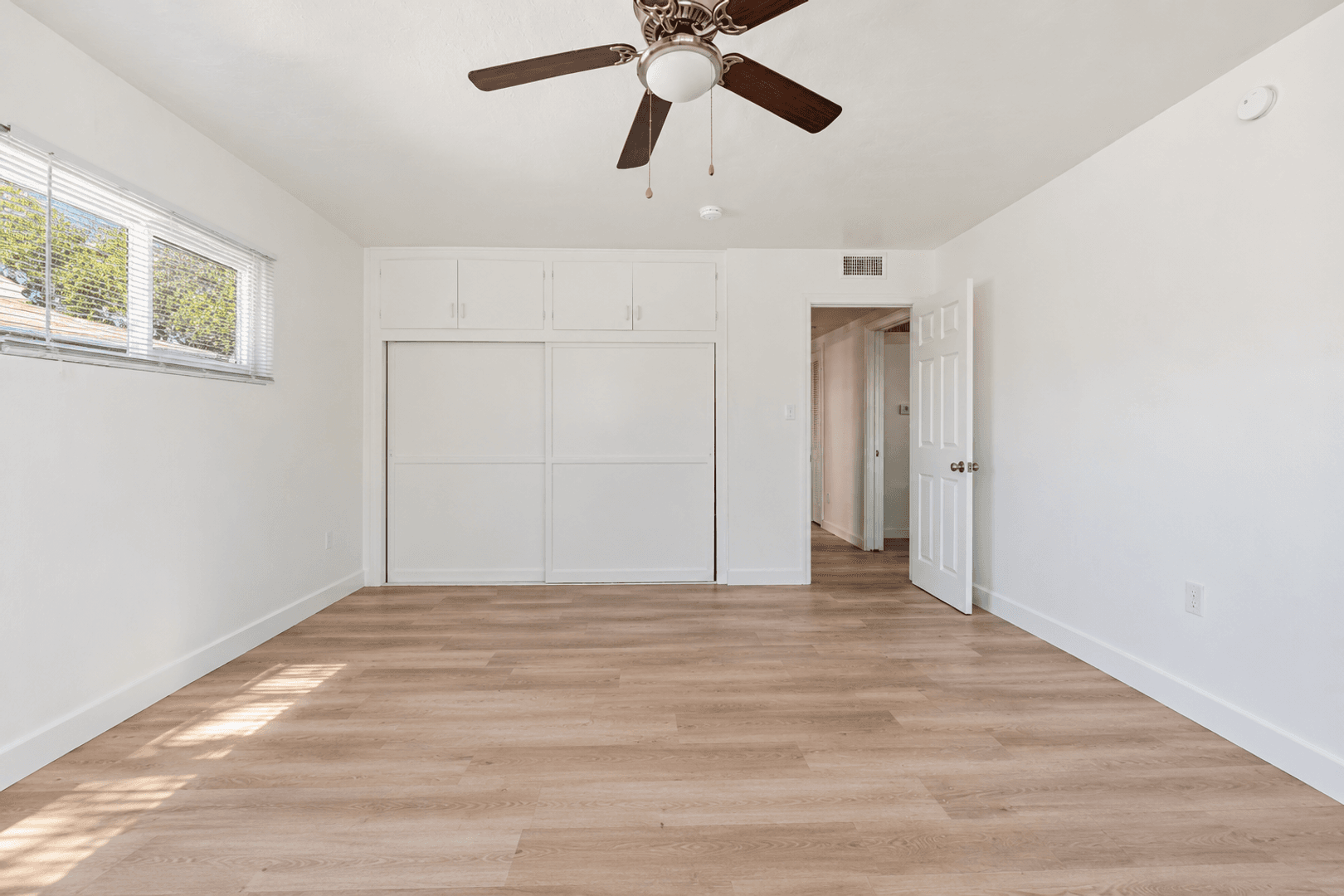 San Diego House: 5231 East Falls View Drive