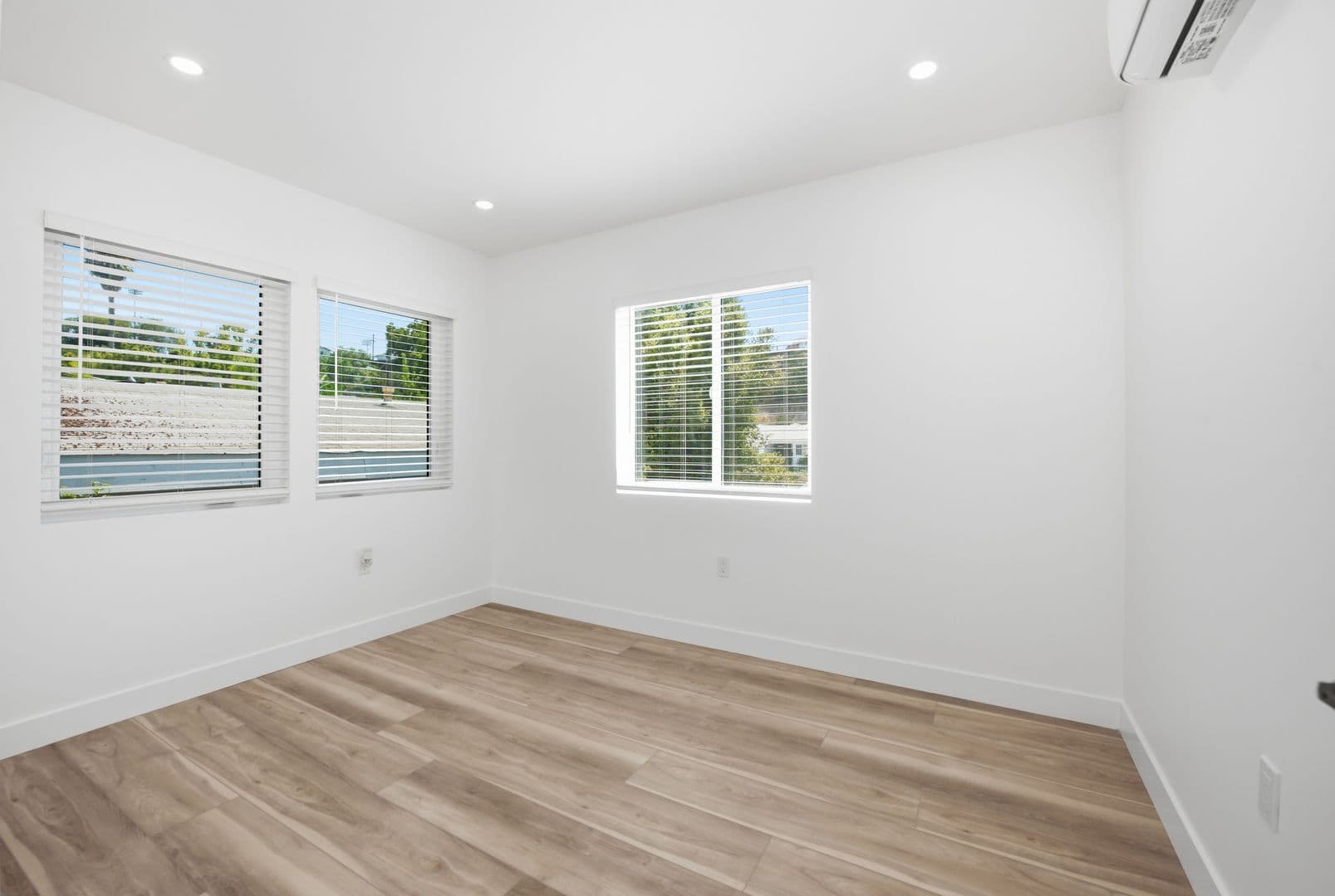 San Diego House: 5016 Chaparral Way