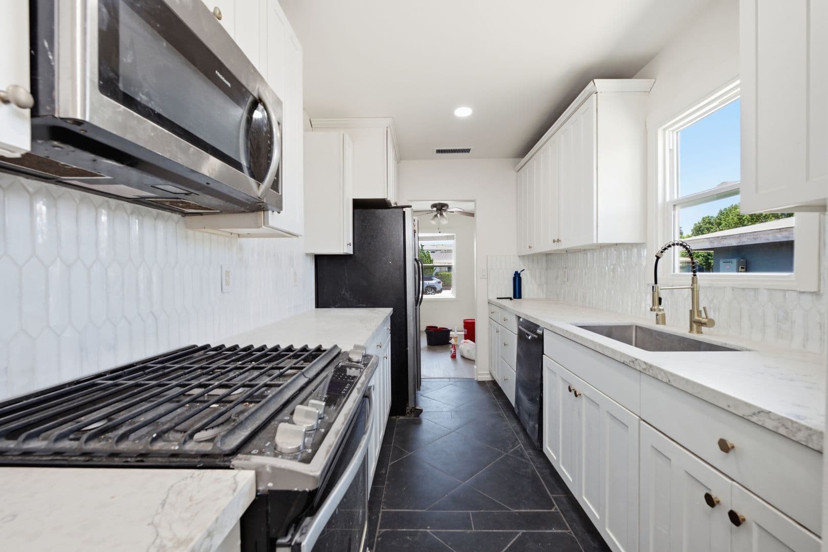 San Diego House: 6204 Mary Lane Drive