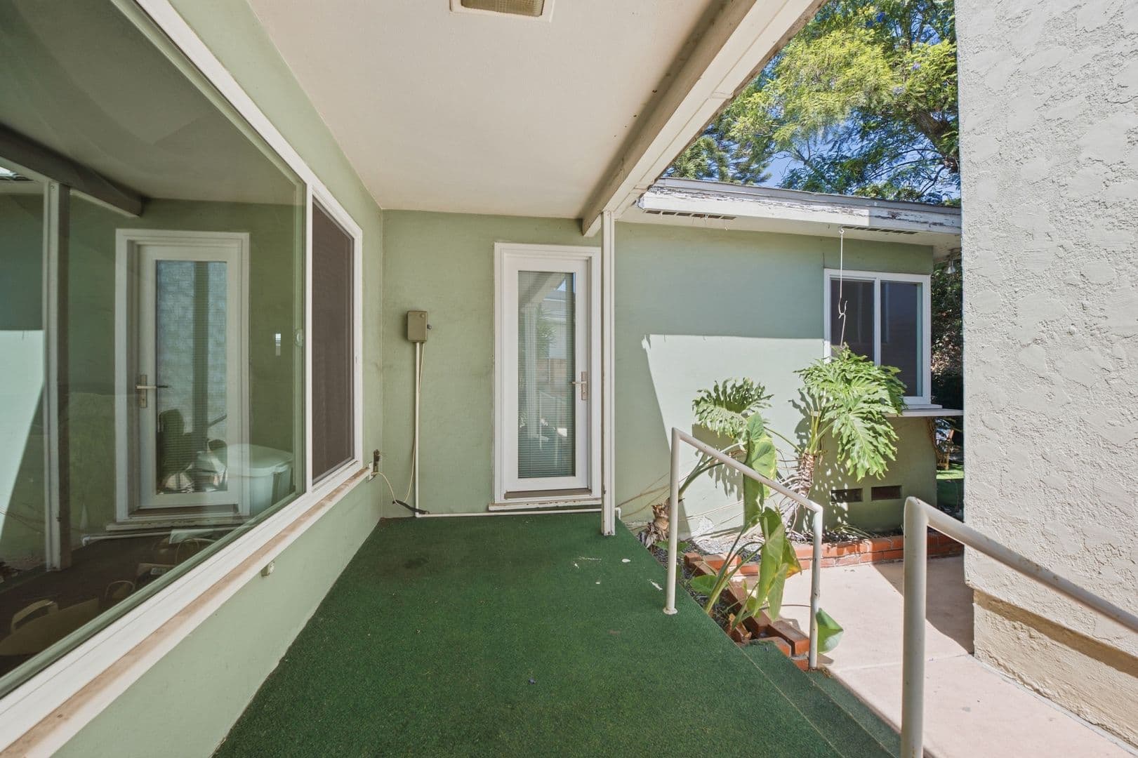 San Diego House: 5231 East Falls View Drive