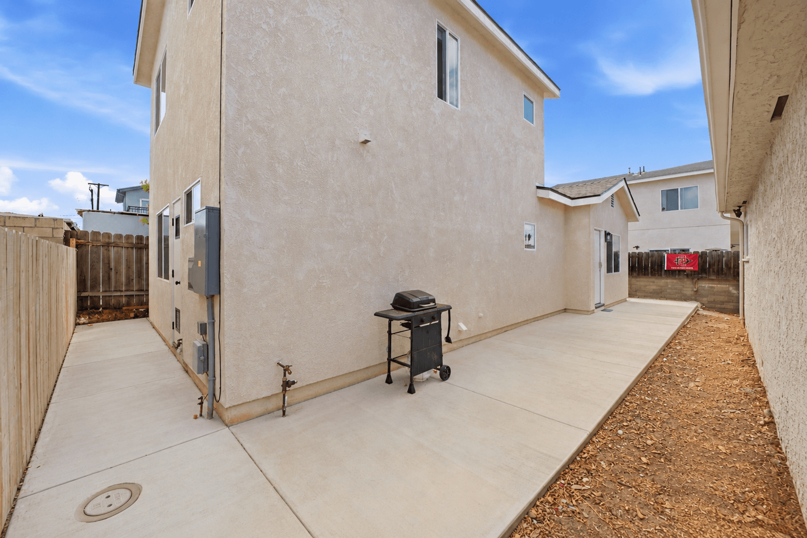 San Diego House: 6235 Hobart Street