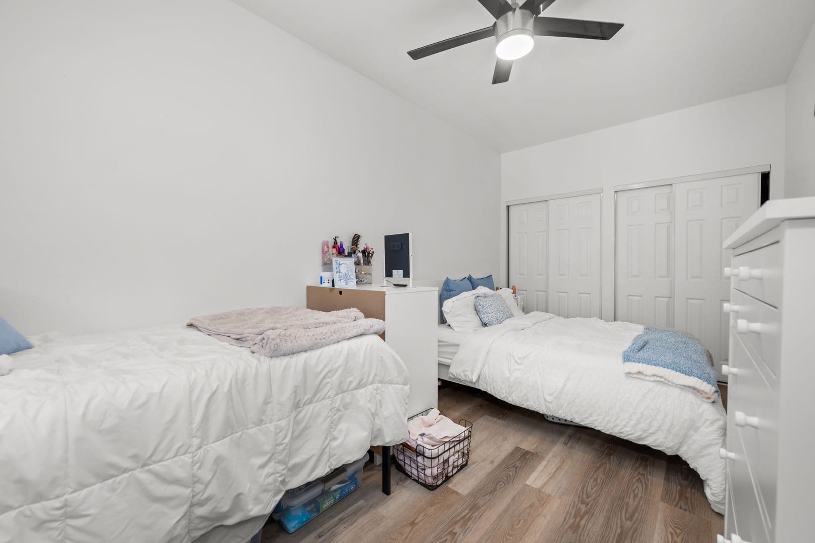 San Diego House: 5233 East Falls View Drive