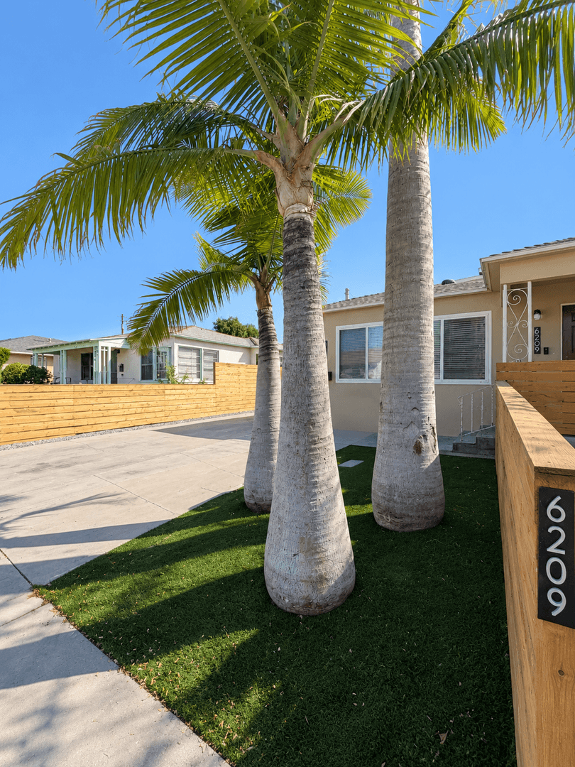 San Diego House: 6209 Mesita Drive