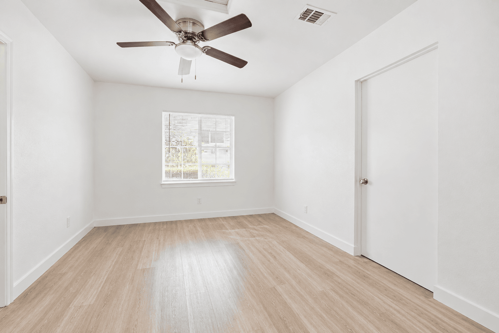 San Diego House: 5231 East Falls View Drive
